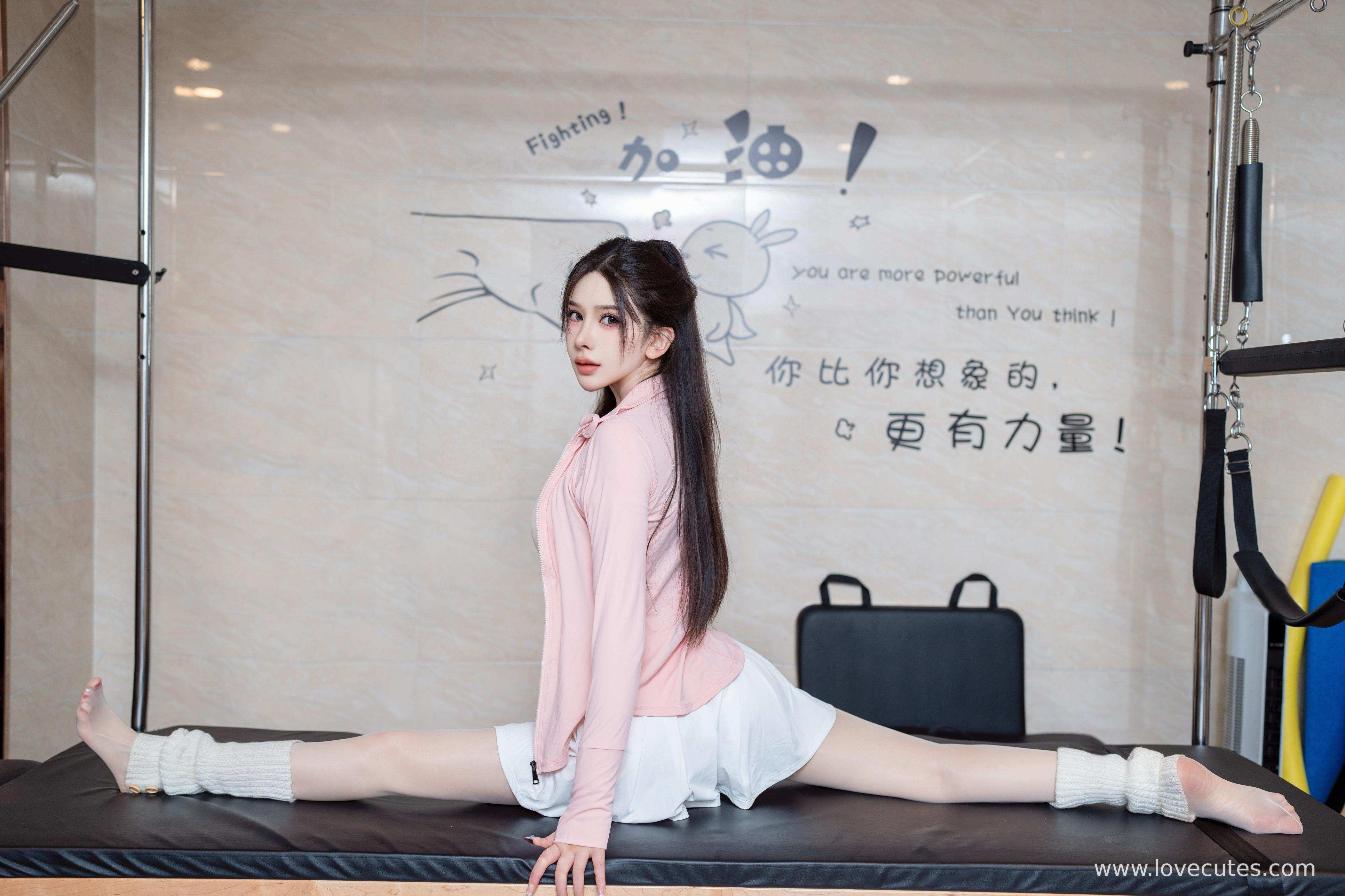 ภาพถ่าย] หลี่ลี่ซา - ธีมคู่รักจากเว็บไซต์秀人网: สไตล์ถุงน่องขาวในฟิตเนส เน้นขาเรียวยาวและบรรยากาศใกล้ชิด 90P