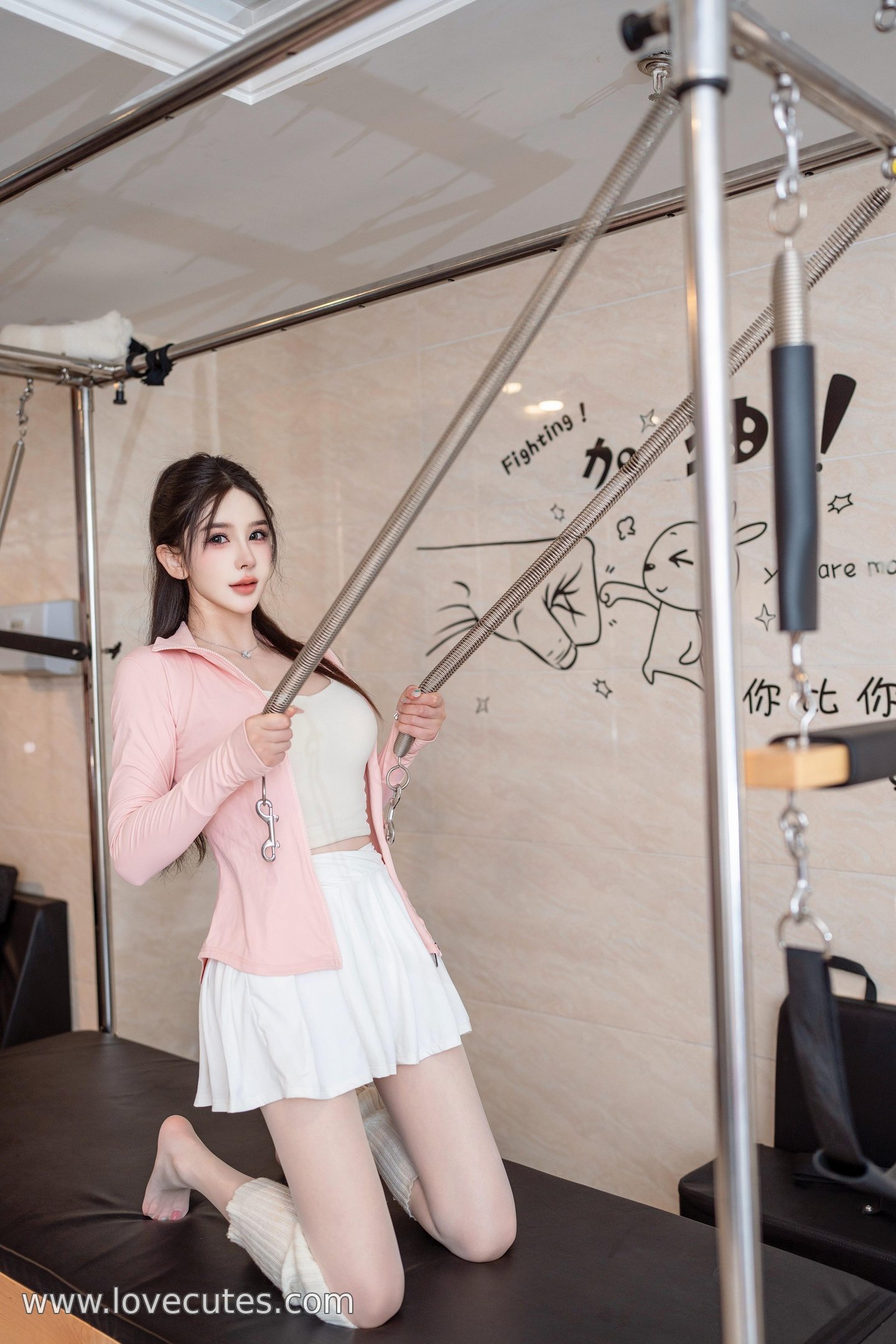 ภาพถ่าย] หลี่ลี่ซา - ธีมคู่รักจากเว็บไซต์秀人网: สไตล์ถุงน่องขาวในฟิตเนส เน้นขาเรียวยาวและบรรยากาศใกล้ชิด 90P