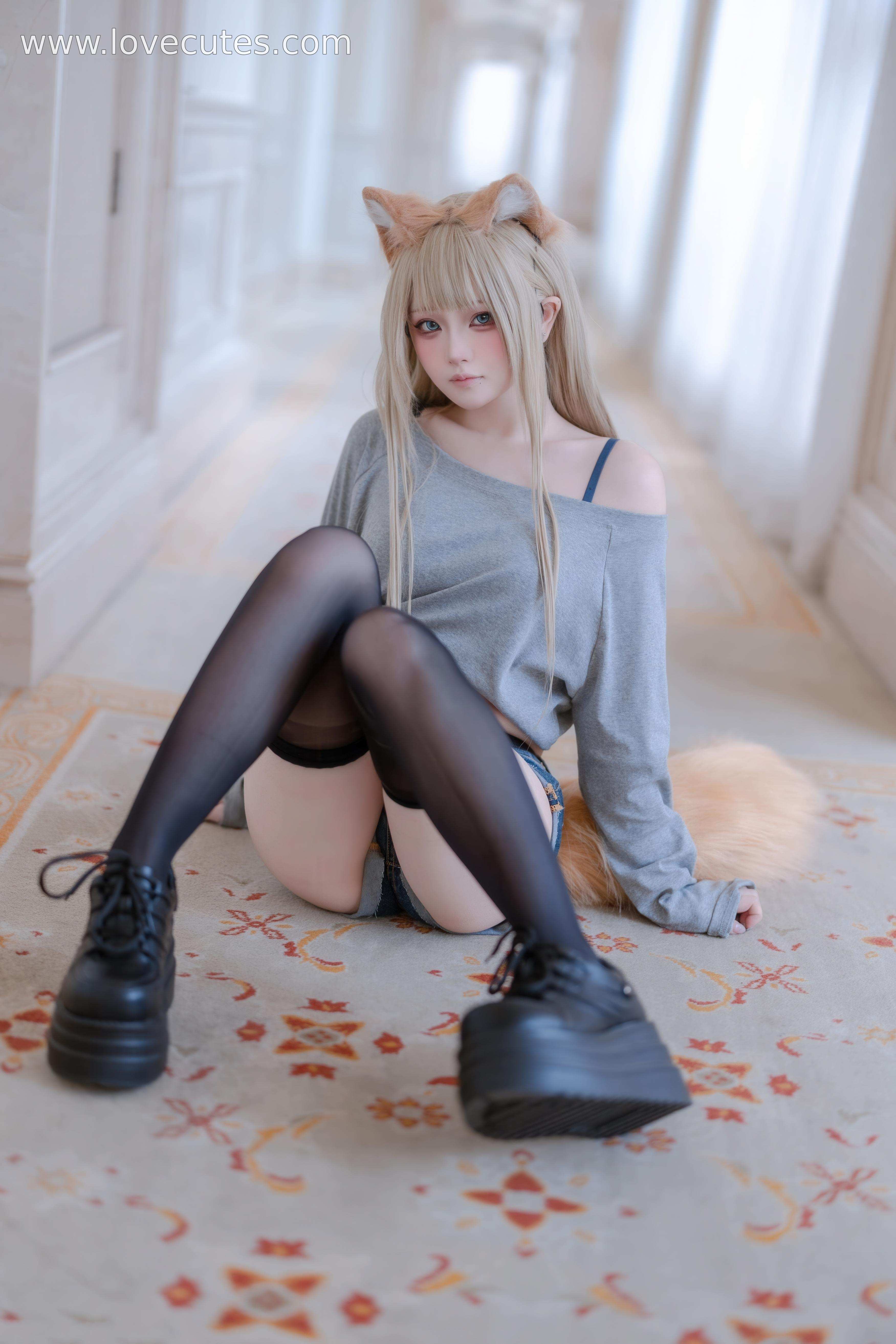 [cosplay] 屿鱼 - T1：黑丝配牛仔短裤的日常系少女风 镜头干净利落 甜酷反差感 54P