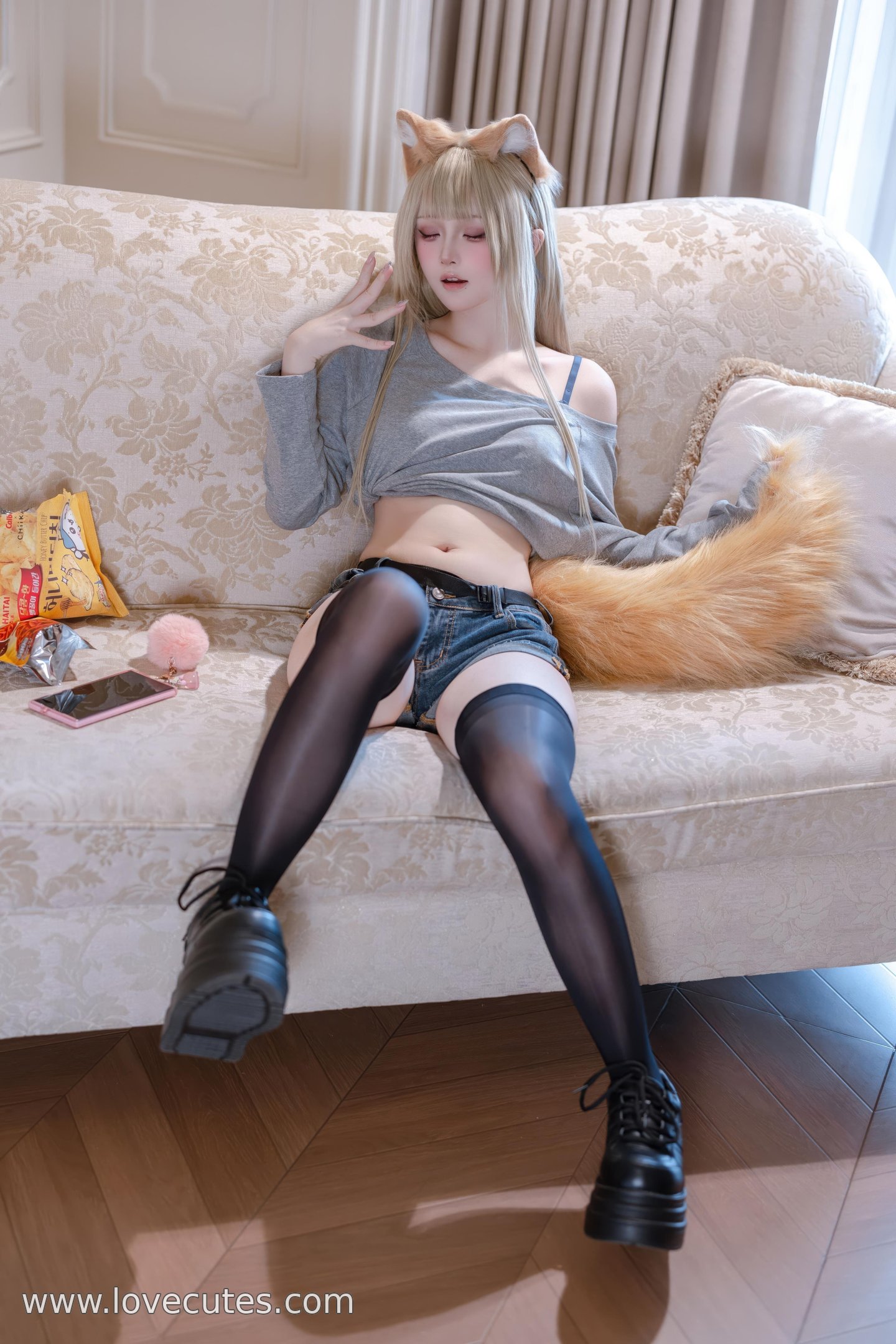 [cosplay] 屿鱼 - T1：黑丝配牛仔短裤的日常系少女风 镜头干净利落 甜酷反差感 54P