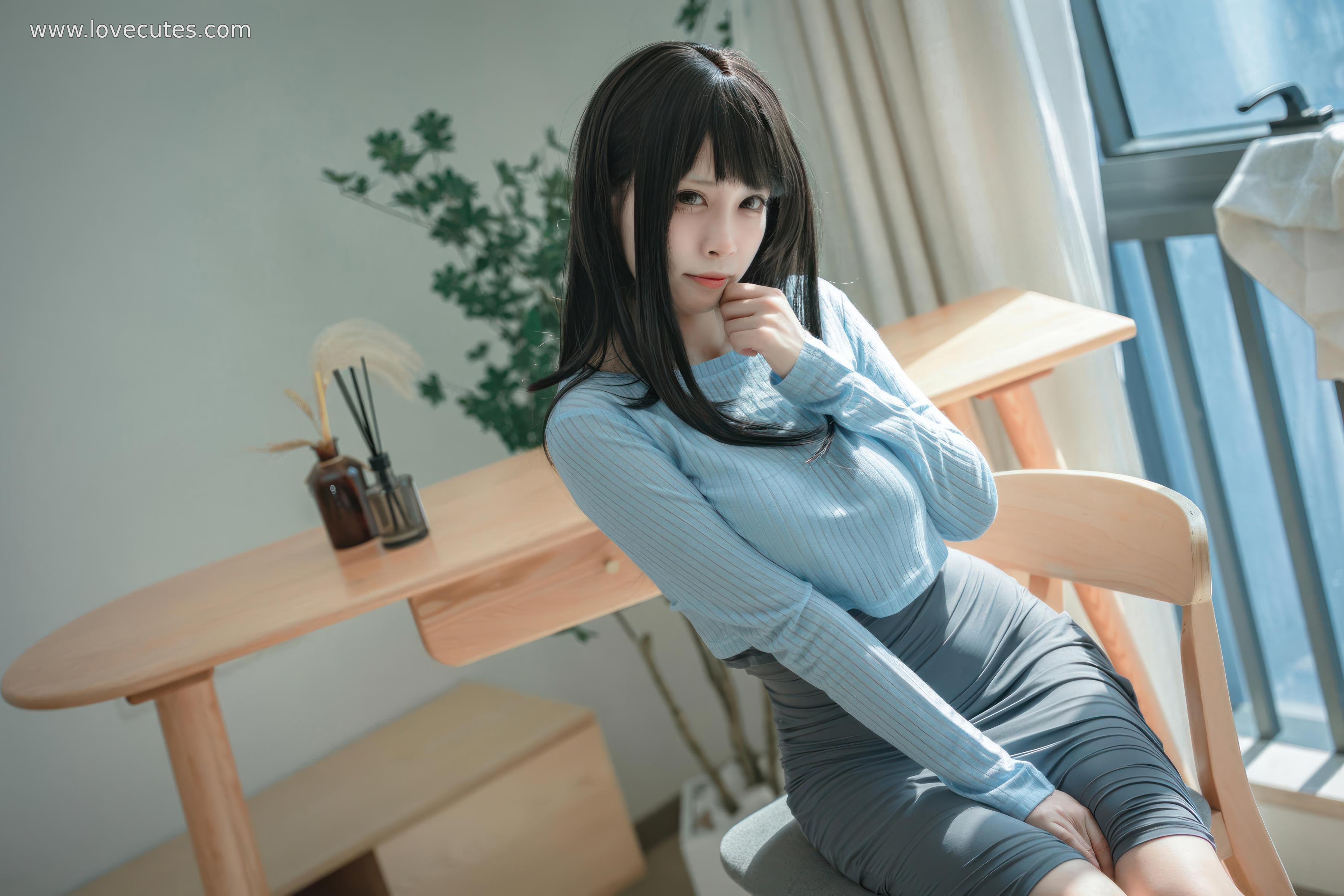 [cosplay] 三無人型 - 吉他妹妹：原创吉他少女造型还原 音乐主题与舞台感结合 自然氛围下的人物神态与青春感呈现 24P