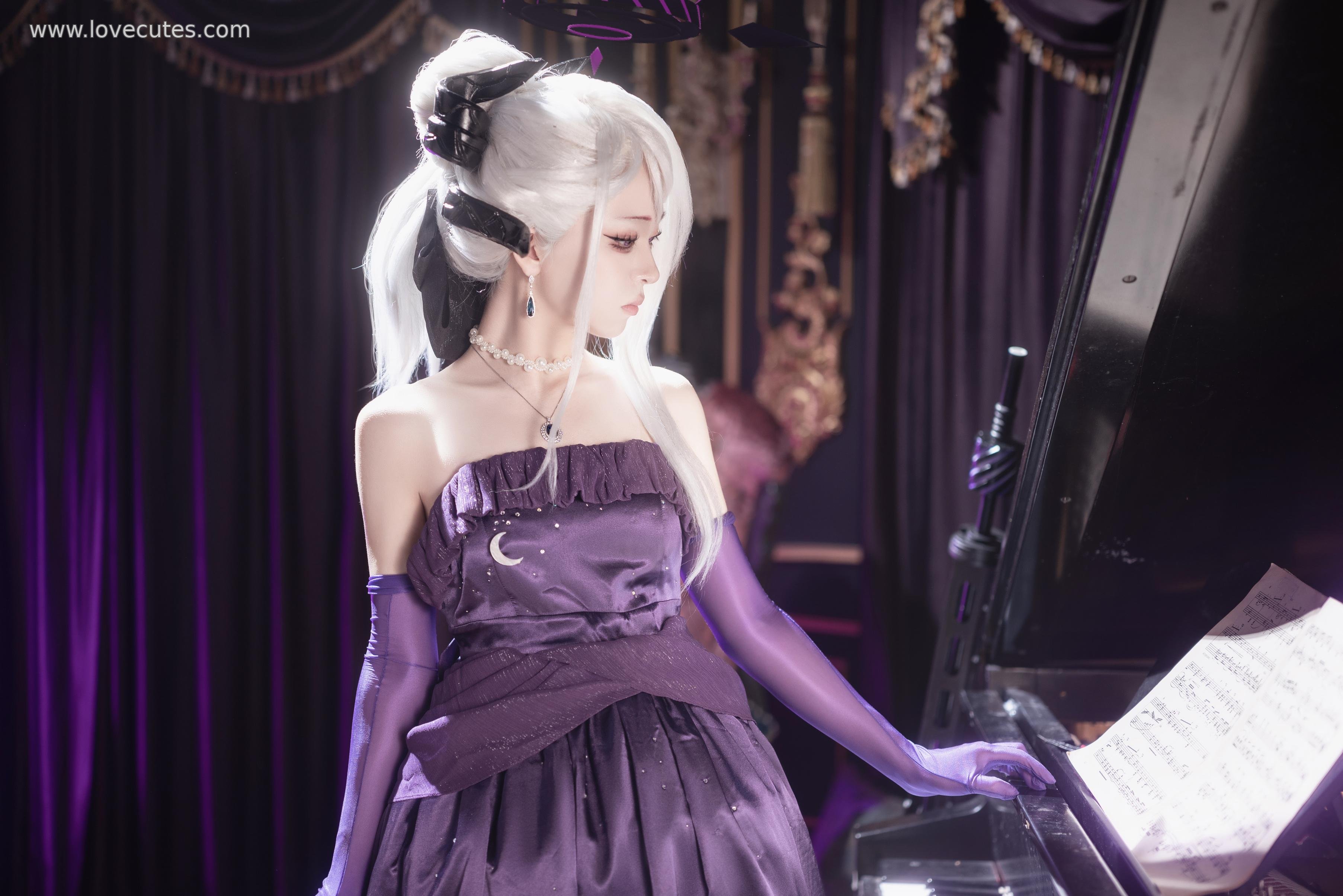 [cosplay] 矢量鱼 - 蔚蓝档案·空崎日奈连衣裙：游戏角色空崎日奈造型还原 连衣裙版本展现冷静气质与人物神态 简洁场景突出角色氛围与形象表现 34P