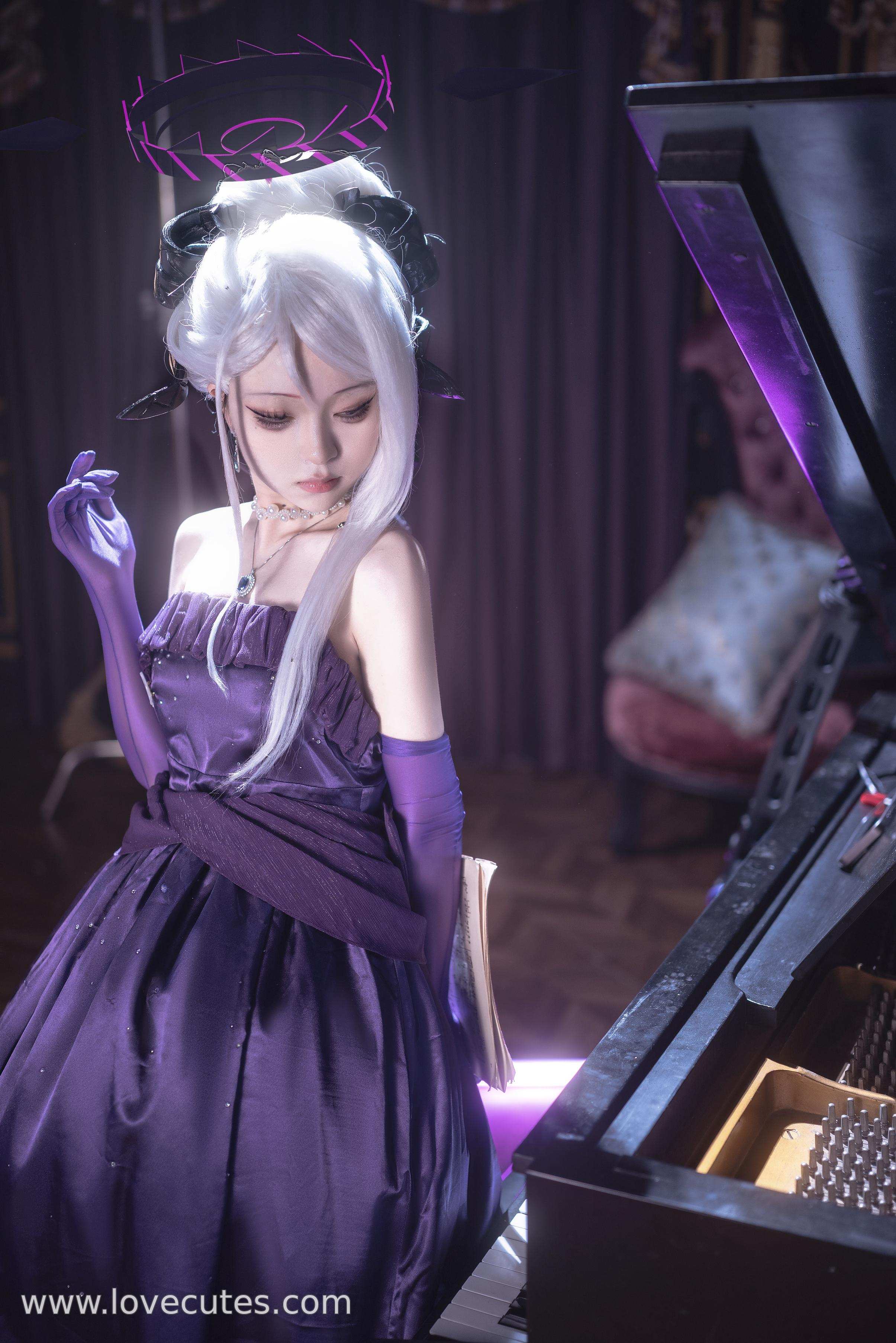 [cosplay] 矢量鱼 - 蔚蓝档案·空崎日奈连衣裙：游戏角色空崎日奈造型还原 连衣裙版本展现冷静气质与人物神态 简洁场景突出角色氛围与形象表现 34P