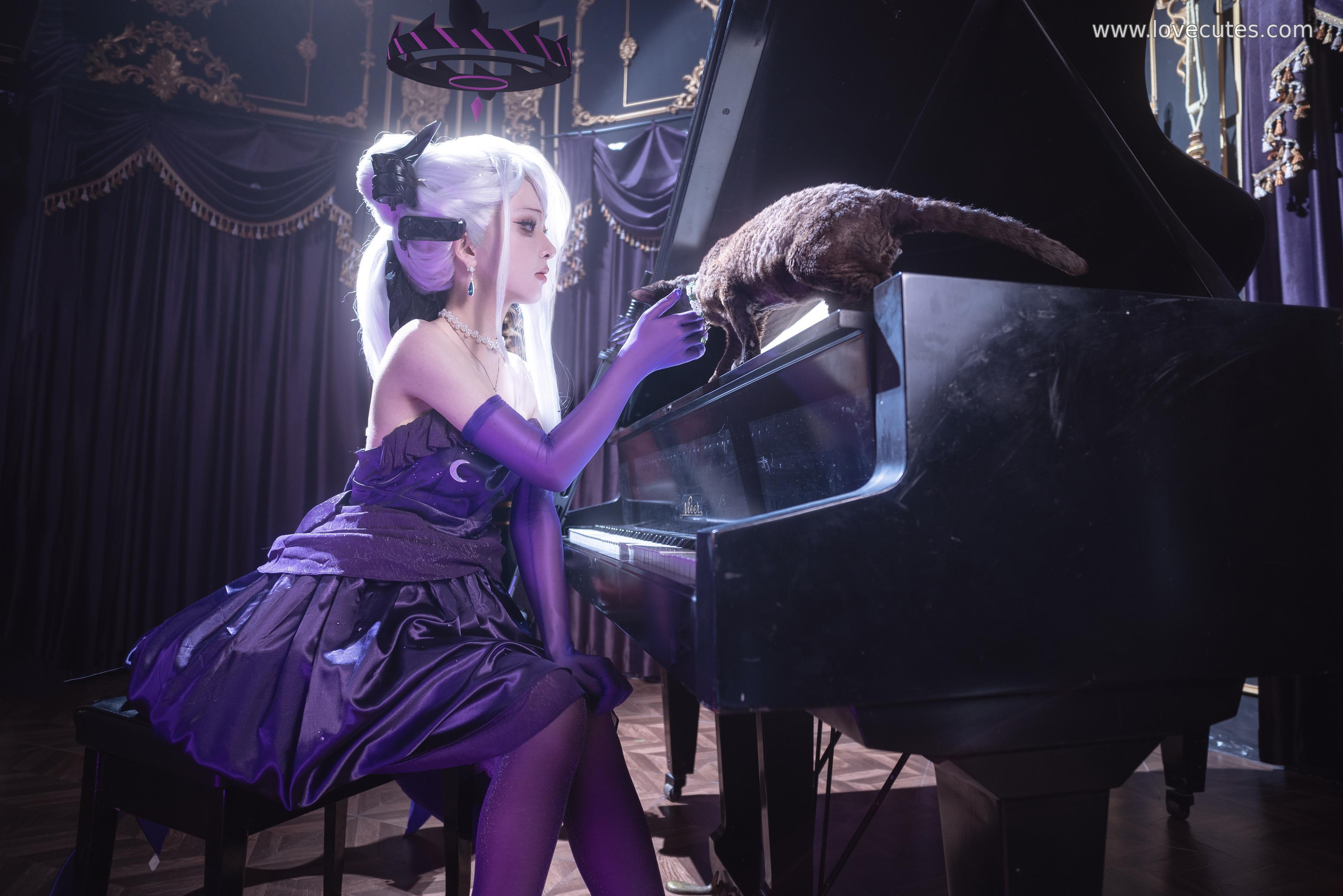 [cosplay] 矢量鱼 - 蔚蓝档案·空崎日奈连衣裙：游戏角色空崎日奈造型还原 连衣裙版本展现冷静气质与人物神态 简洁场景突出角色氛围与形象表现 34P