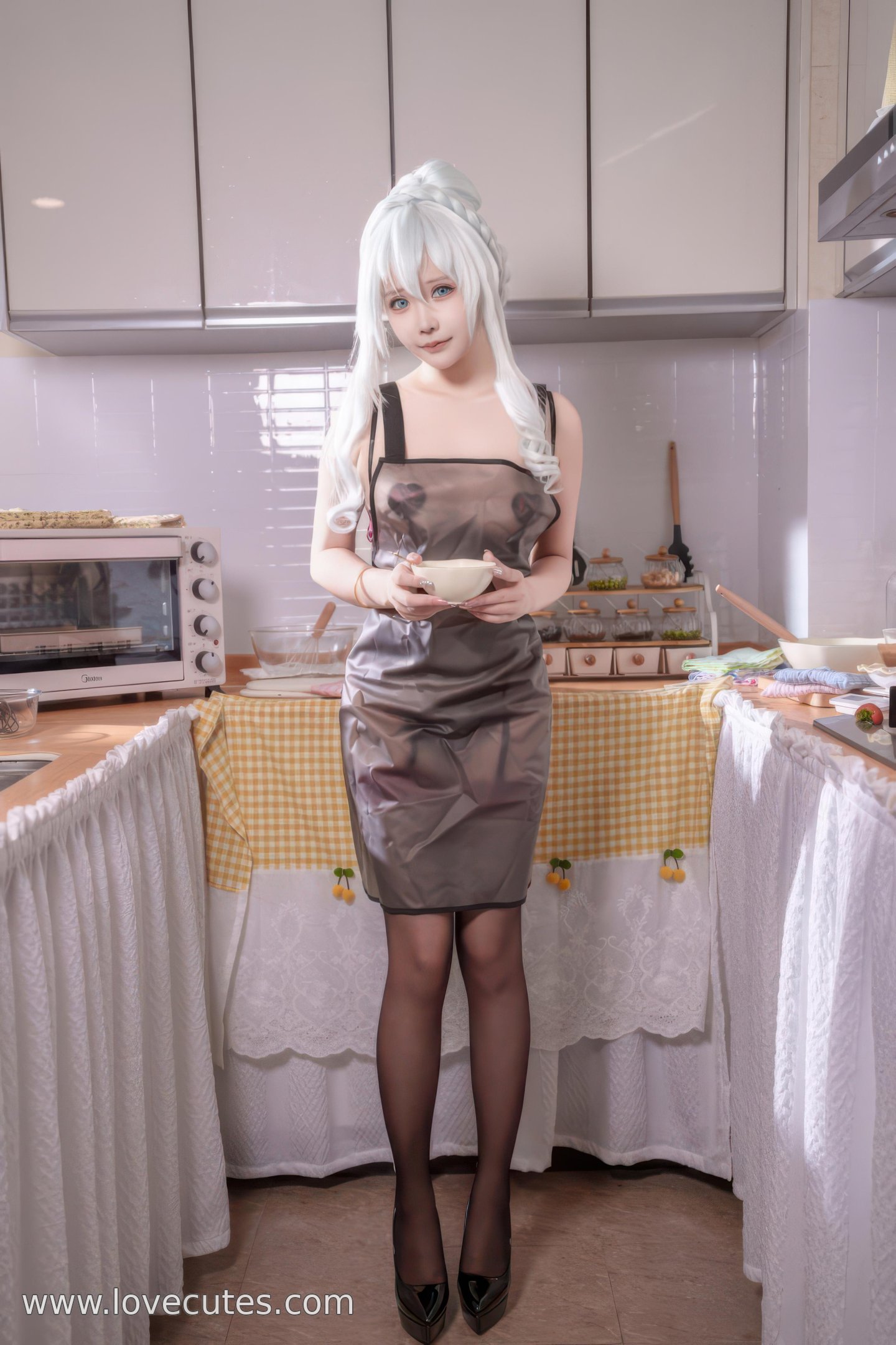 [Cosplay] Stealing Mozi AA - Snow Woman Chef: Indoor Chef Theme with Black Stockings and High Heels, Lace Details Enhance Appeal, Eye-Catching Curves 68P6V