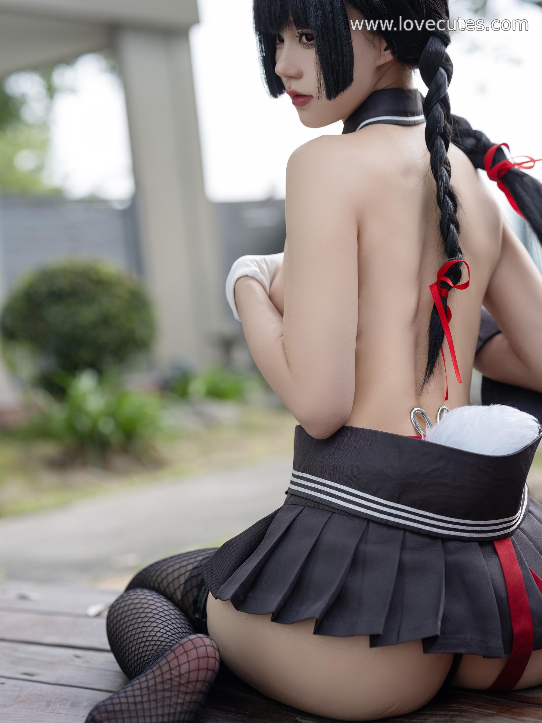 [cosplay] 柒柒要乖哦 - 卯月桃子：户外学园风JK制服搭配鱼网袜 甜辣反差感很强 45P