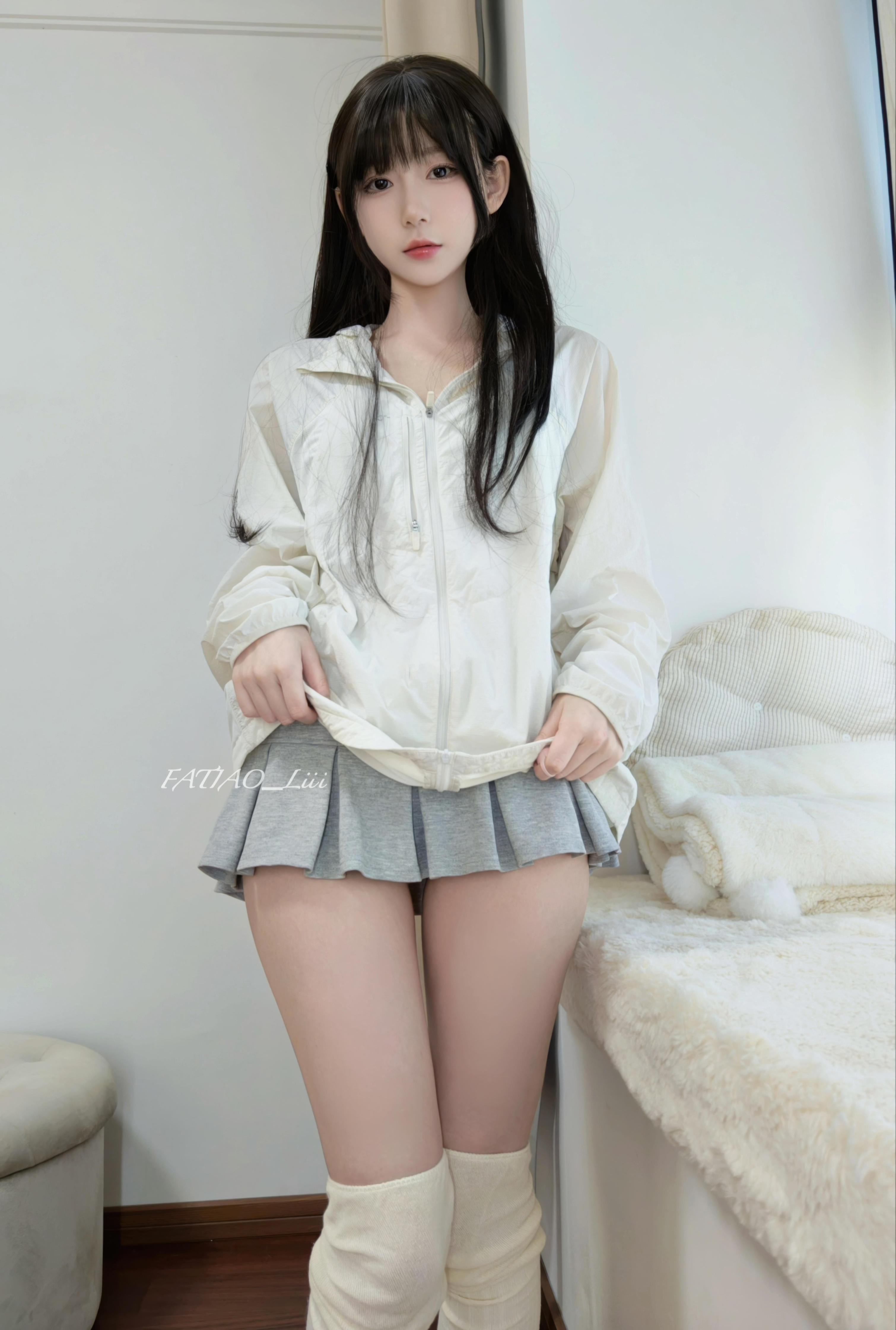 [写真] 发条少女(迷之呆梨) - 超短裙：短裙造型利落又俏皮 少女感里带点性感氛围 18P1V