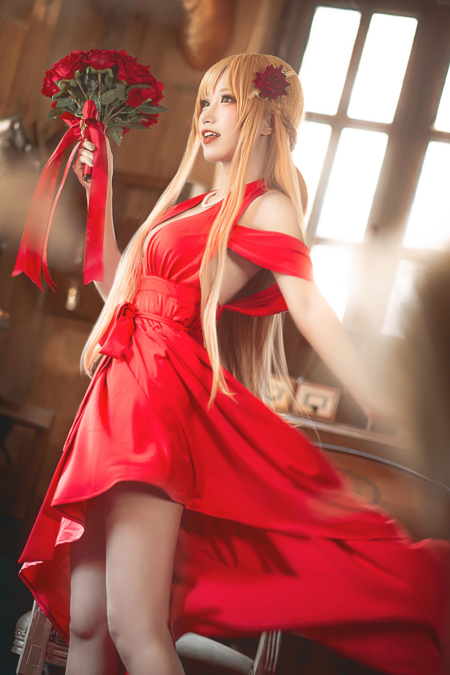 [cosplay] 切切Celia - 亚丝娜礼服：红色礼服造型很抢眼 角色气质拿捏到位 优雅中带点性感 28P
