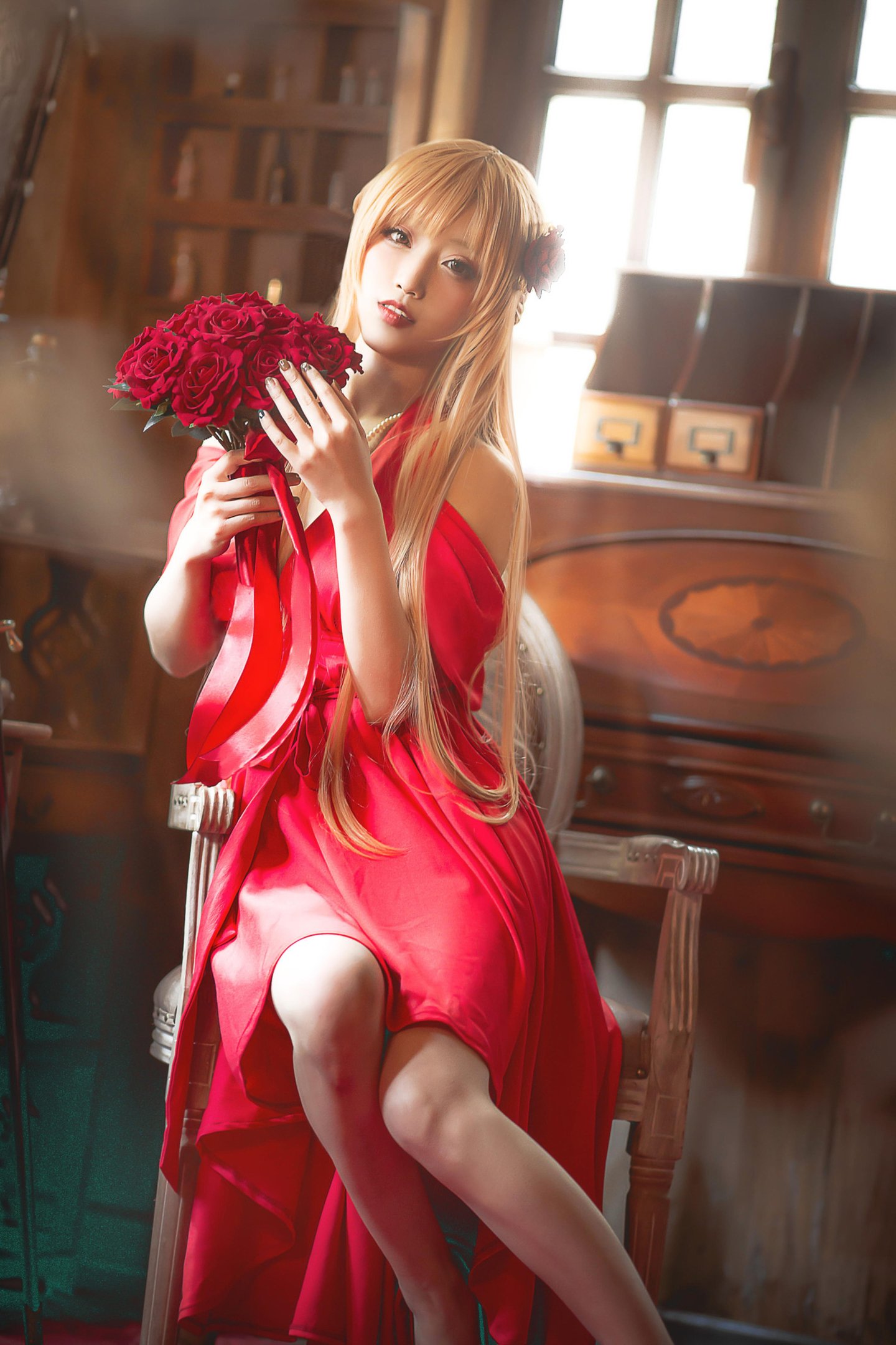 [cosplay] 切切Celia - 亚丝娜礼服：红色礼服造型很抢眼 角色气质拿捏到位 优雅中带点性感 28P