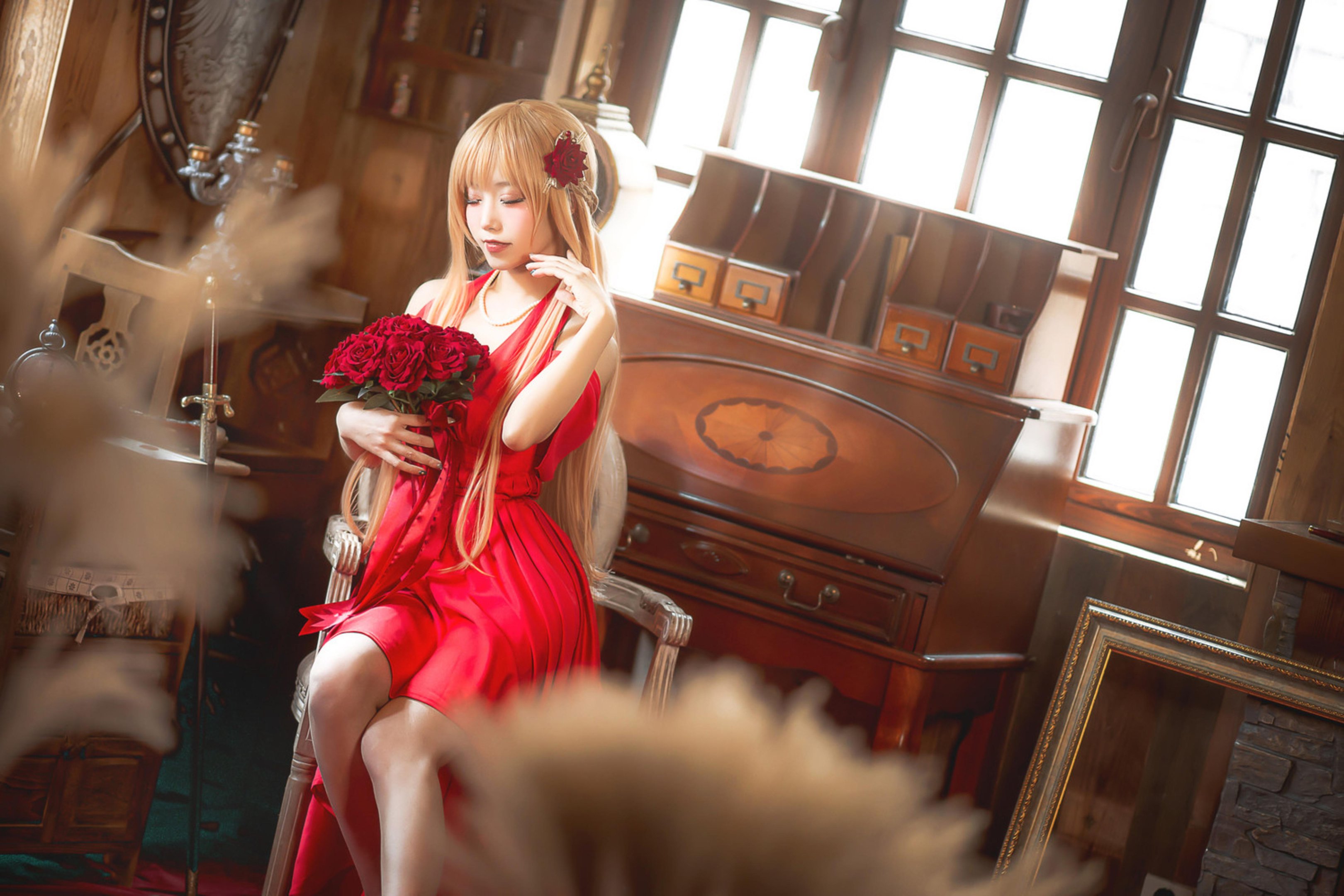[cosplay] 切切Celia - 亚丝娜礼服：红色礼服造型很抢眼 角色气质拿捏到位 优雅中带点性感 28P