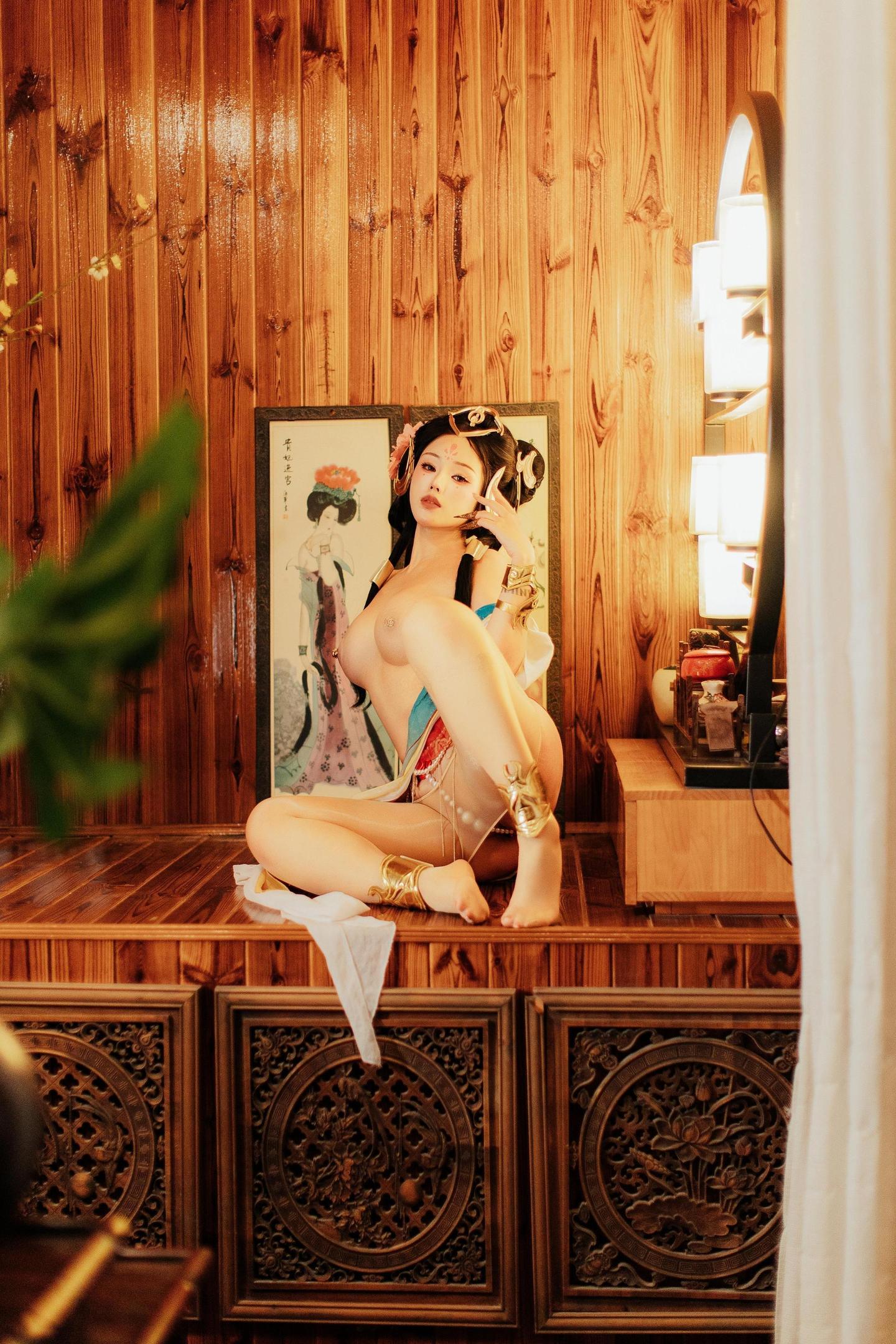 [cosplay] 钛合金TiTi - 杨玉环：古风贵妃气质很到位 画面更大胆的私房表达 美乳与曲线氛围都很抓眼 85P1V