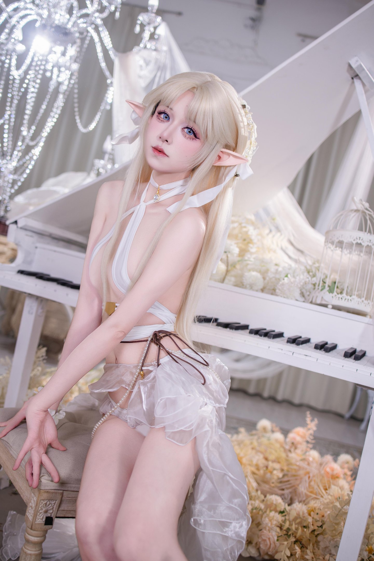 [cosplay] 双木扶苏 - 布雷斯特白天使：白天使造型清冷又优雅 苗条身形配高跟鞋 美腿线条很出彩 40P