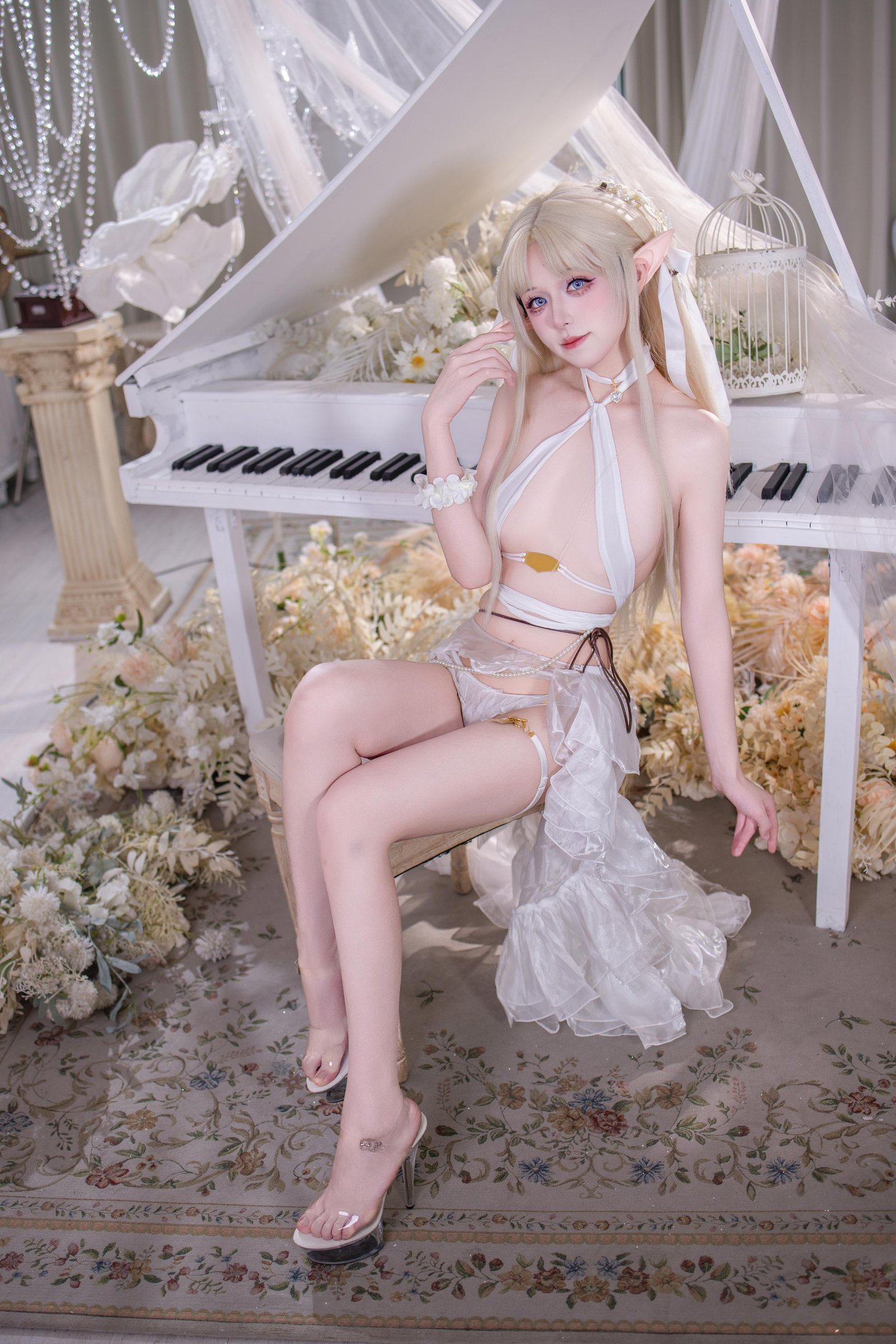 [cosplay] 双木扶苏 - 布雷斯特白天使：白天使造型清冷又优雅 苗条身形配高跟鞋 美腿线条很出彩 40P