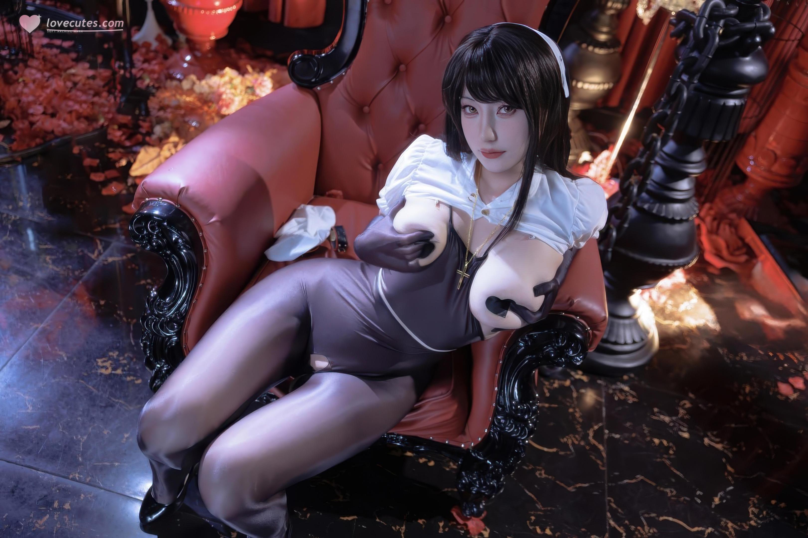 [cosplay] 星澜是澜澜叫澜妹呀 - 惩戒修女：黑丝高跟鞋配修女主题反差感很强 巨乳曲线很吸睛 44P1V