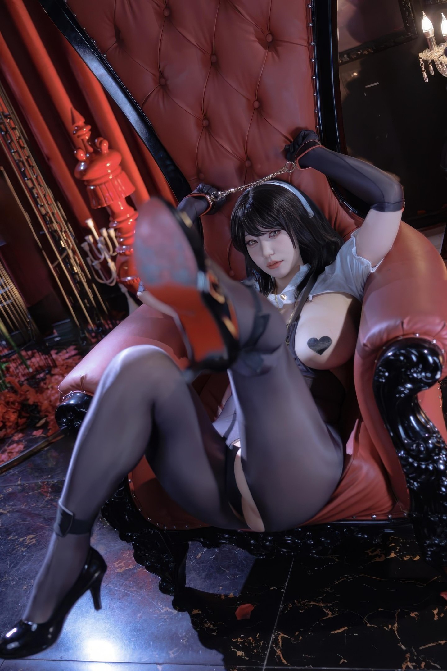 [cosplay] 星澜是澜澜叫澜妹呀 - 惩戒修女：黑丝高跟鞋配修女主题反差感很强 巨乳曲线很吸睛 44P1V