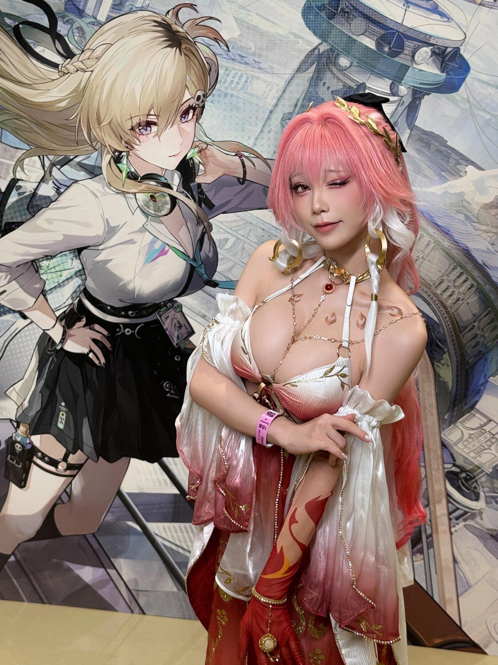 [cosplay] 水淼Aqua - 鸣潮长离C107场照：展会实拍氛围很有现场感 角色气场在线 29P