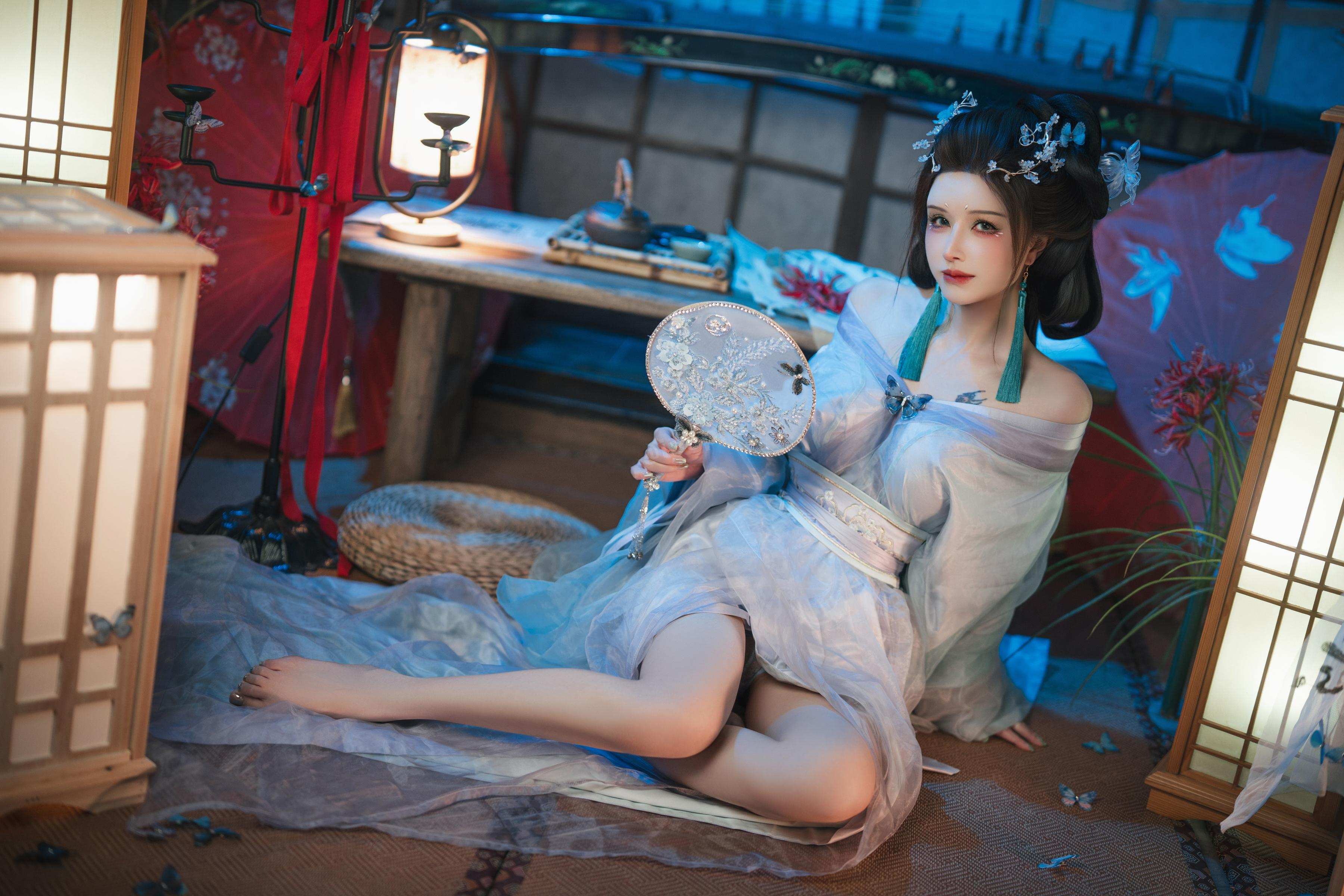 [cosplay] 鹿八岁 - 碎蝶梦：唯美古装的柔光氛围很梦幻 镜头表现更大胆 美腿美乳细节都很抓眼 195P1V