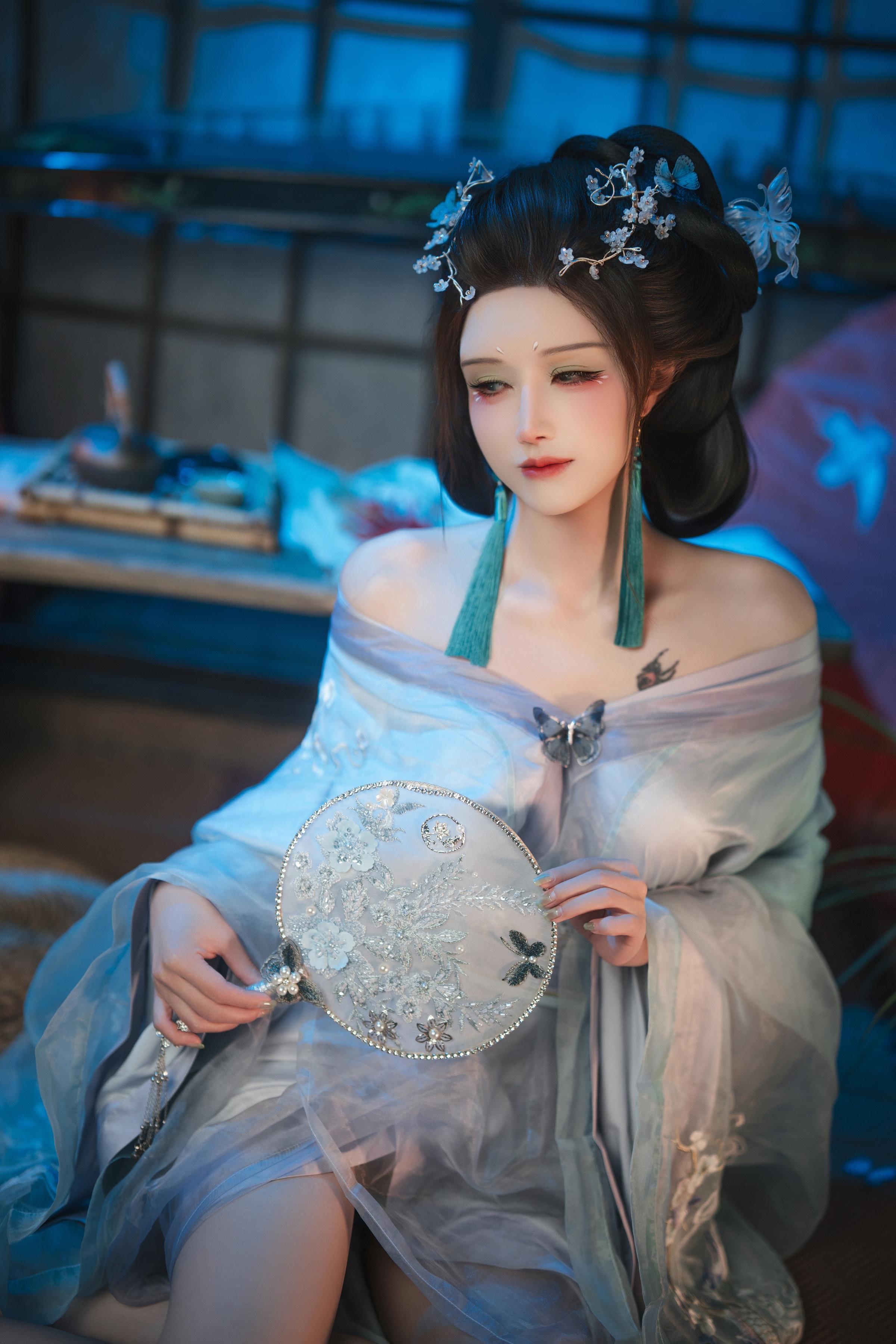 [cosplay] 鹿八岁 - 碎蝶梦：唯美古装的柔光氛围很梦幻 镜头表现更大胆 美腿美乳细节都很抓眼 195P1V