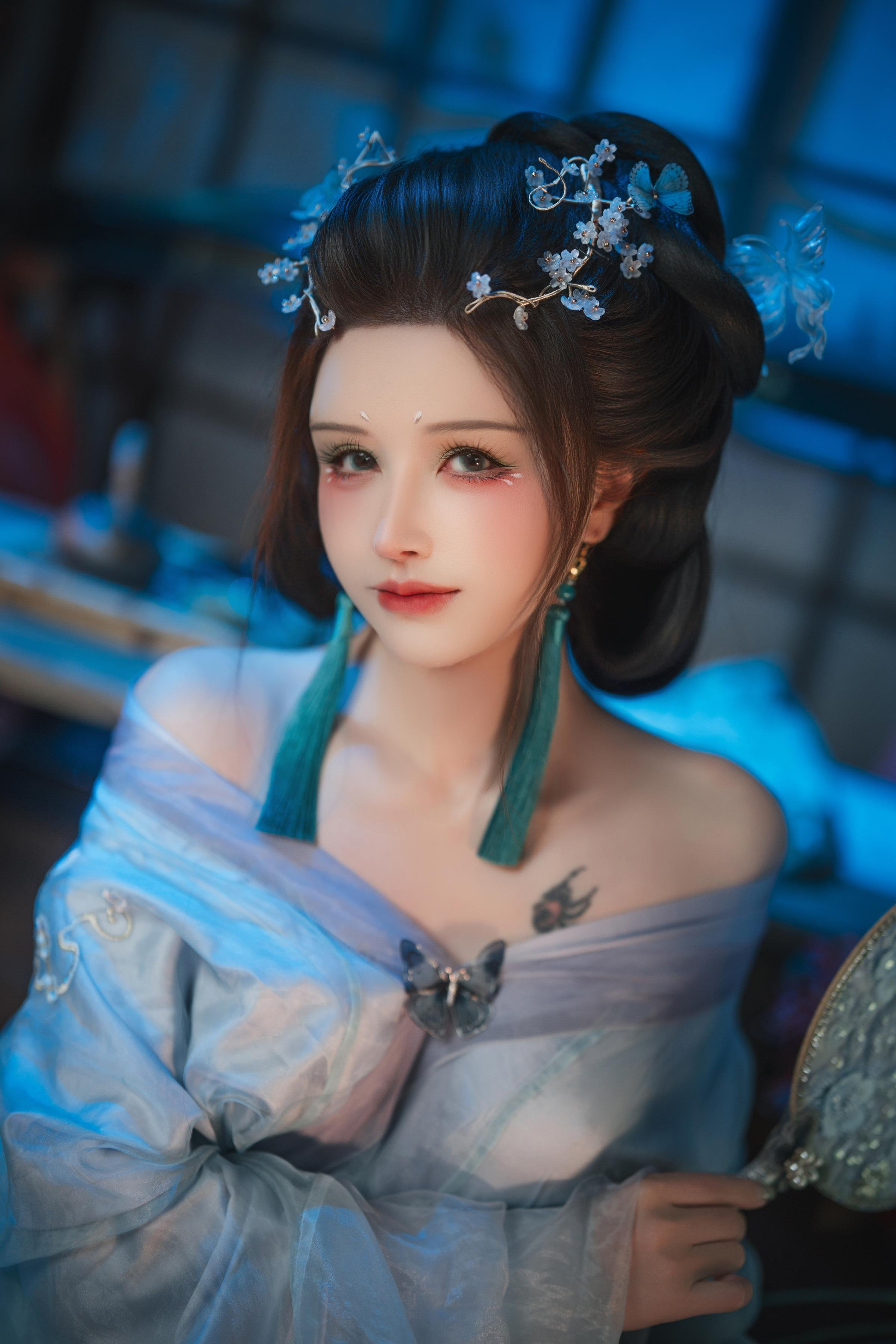 [cosplay] 鹿八岁 - 碎蝶梦：唯美古装的柔光氛围很梦幻 镜头表现更大胆 美腿美乳细节都很抓眼 195P1V