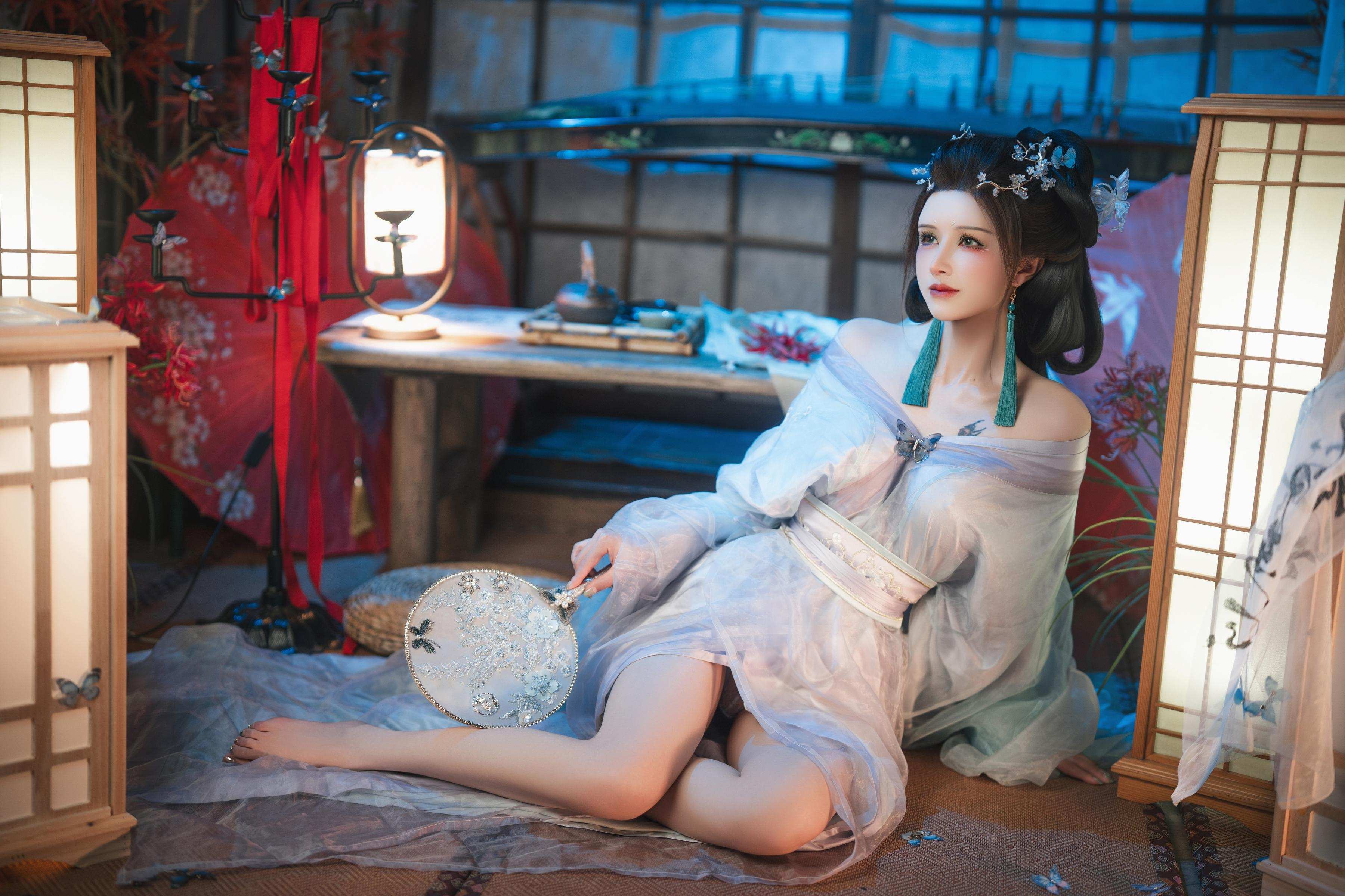 [cosplay] 鹿八岁 - 碎蝶梦：唯美古装的柔光氛围很梦幻 镜头表现更大胆 美腿美乳细节都很抓眼 195P1V