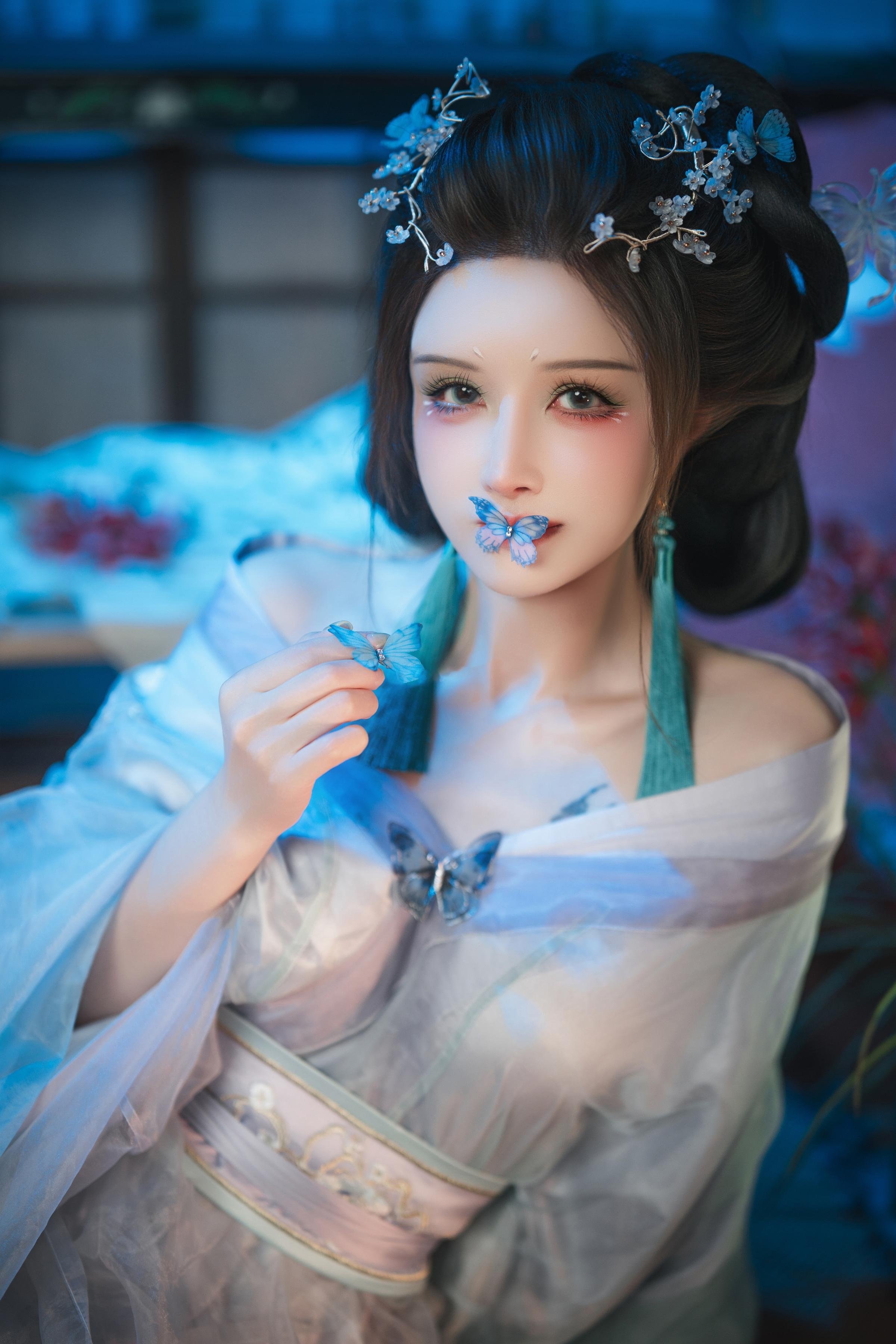 [cosplay] 鹿八岁 - 碎蝶梦：唯美古装的柔光氛围很梦幻 镜头表现更大胆 美腿美乳细节都很抓眼 195P1V