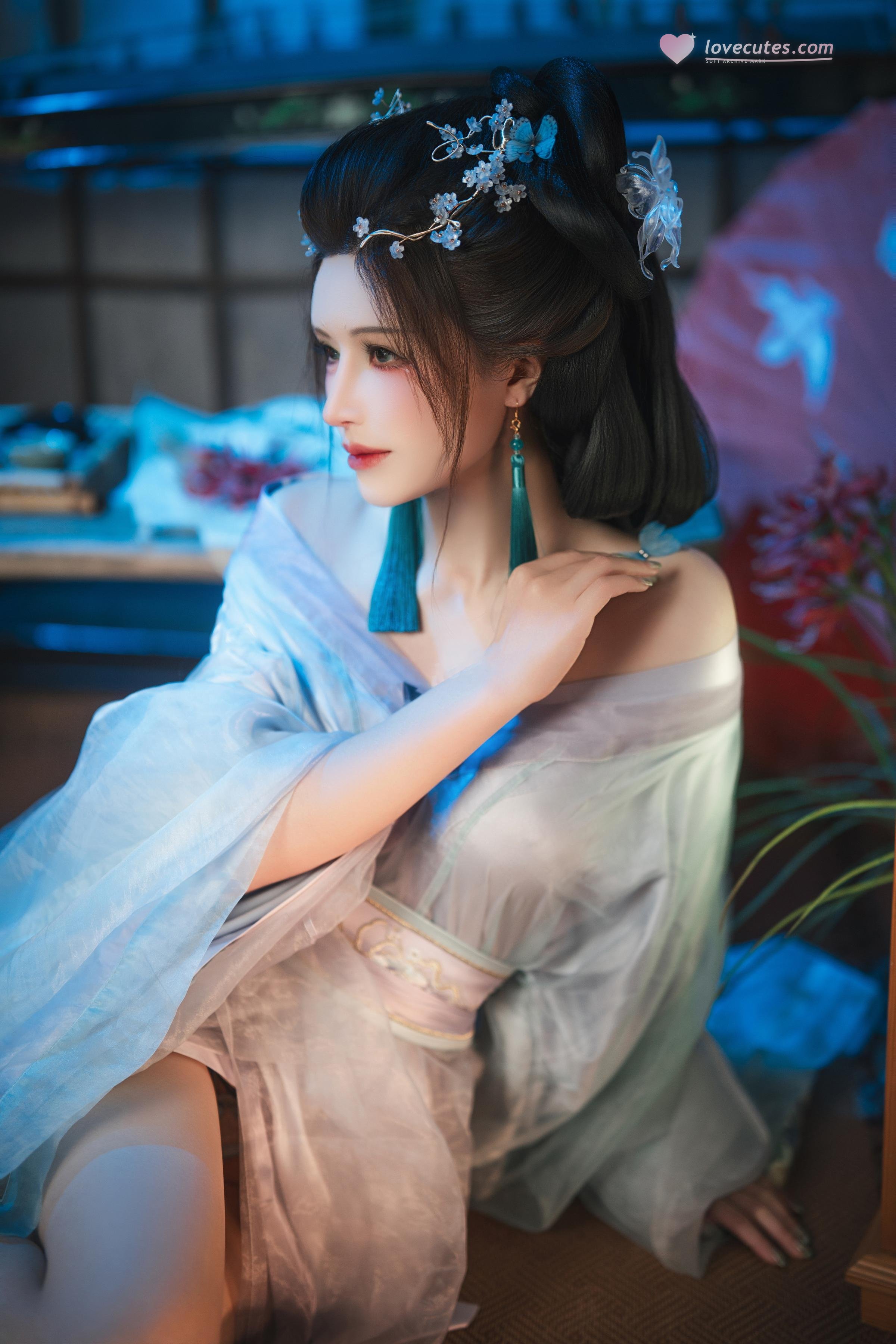 [cosplay] 鹿八岁 - 碎蝶梦：唯美古装的柔光氛围很梦幻 镜头表现更大胆 美腿美乳细节都很抓眼 195P1V