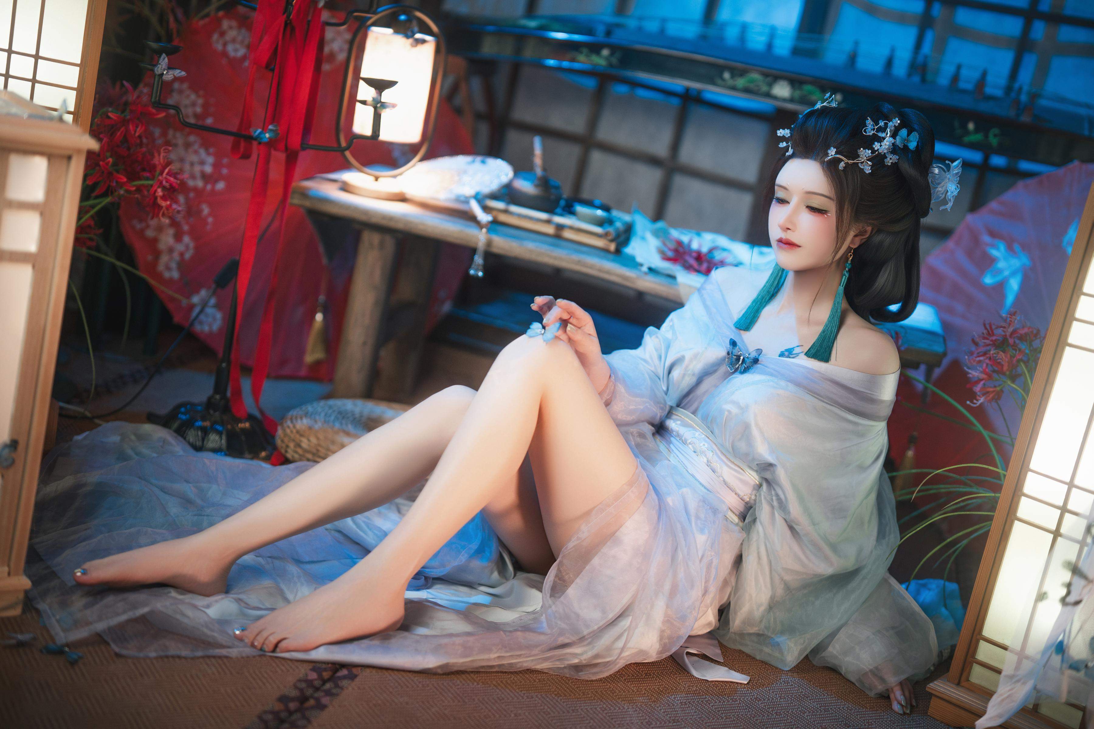 [cosplay] 鹿八岁 - 碎蝶梦：唯美古装的柔光氛围很梦幻 镜头表现更大胆 美腿美乳细节都很抓眼 195P1V