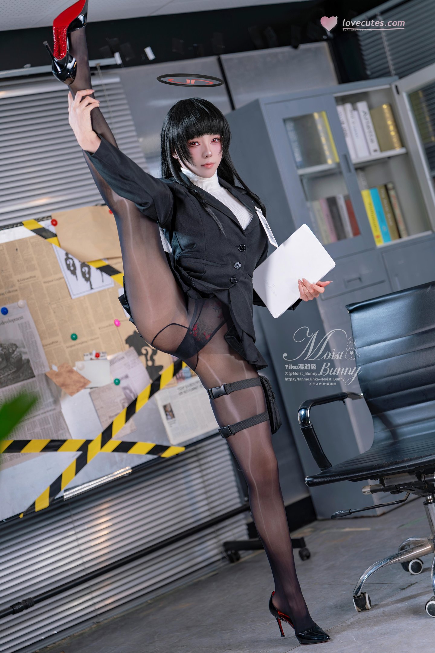 [cosplay] 黏黏团子兔 咬一口兔娘 - 调月莉音：兔娘气质融入角色还原 黑丝高跟造型下的冷艳氛围 94P2V