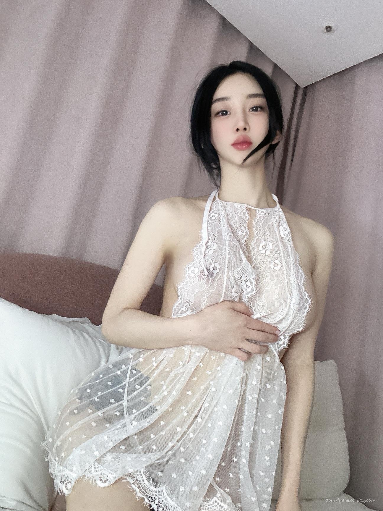 [私房] 묘정 - 슬립：蕾丝睡裙衬出柔和私房氛围 轻熟少女感与细节表现都很抓眼 56P7V