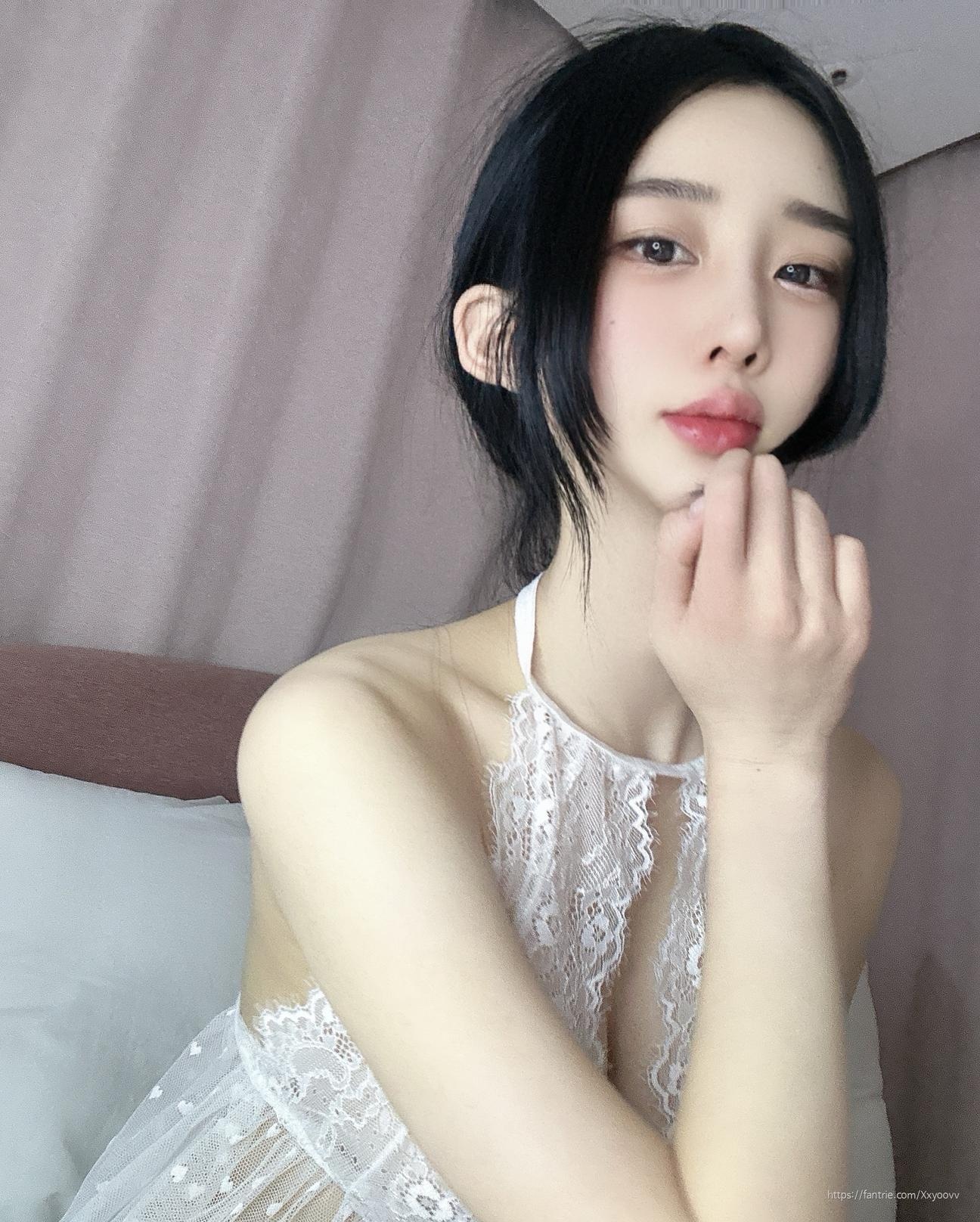 [私房] 묘정 - 슬립：蕾丝睡裙衬出柔和私房氛围 轻熟少女感与细节表现都很抓眼 56P7V