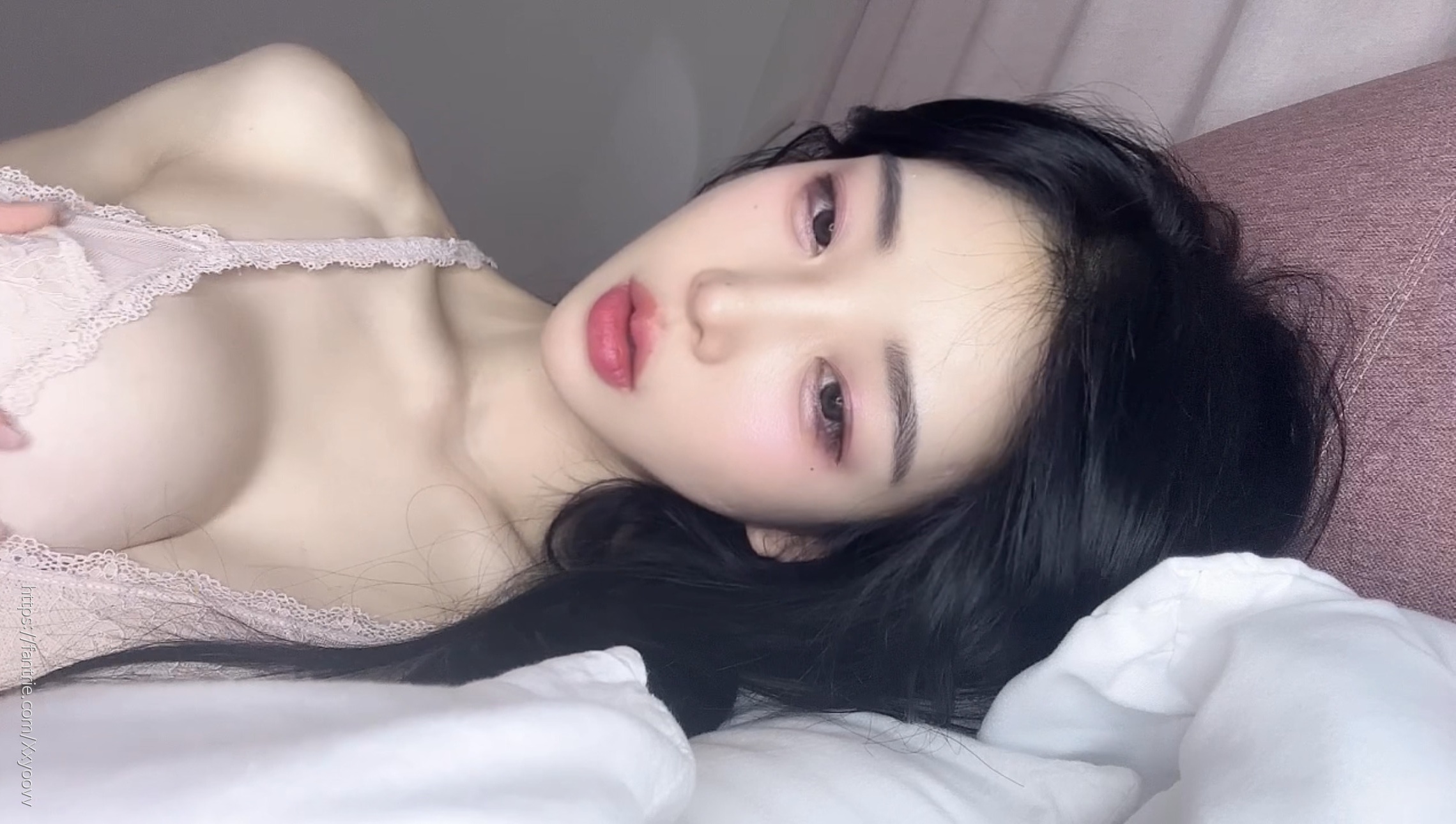 [私房] 묘정 - 슬립：蕾丝睡裙衬出柔和私房氛围 轻熟少女感与细节表现都很抓眼 56P7V
