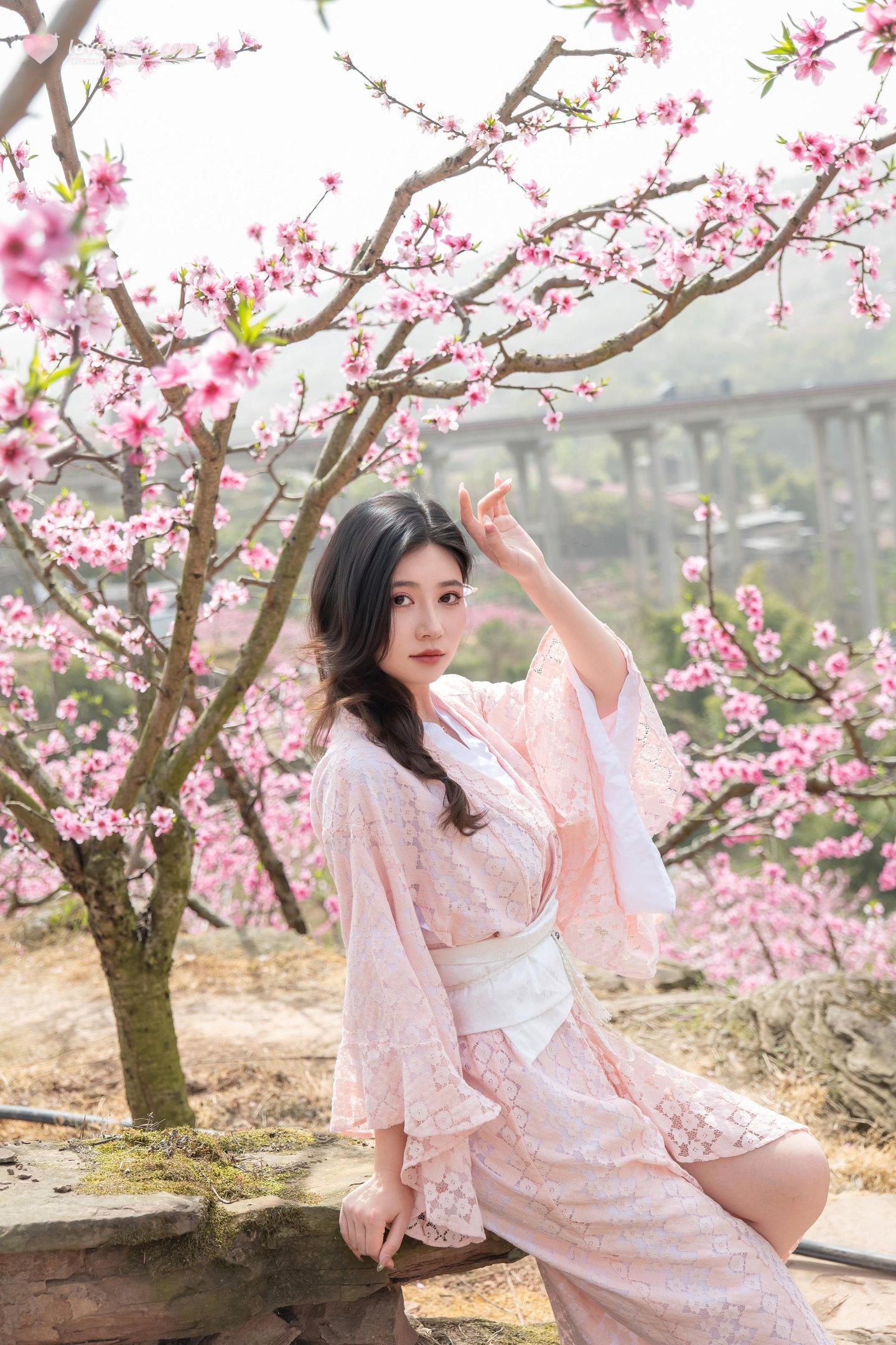 [私房] 年年Nnian - 漫花：樱花古风外景与和风私房交织 柔美氛围下的大尺度呈现 86P