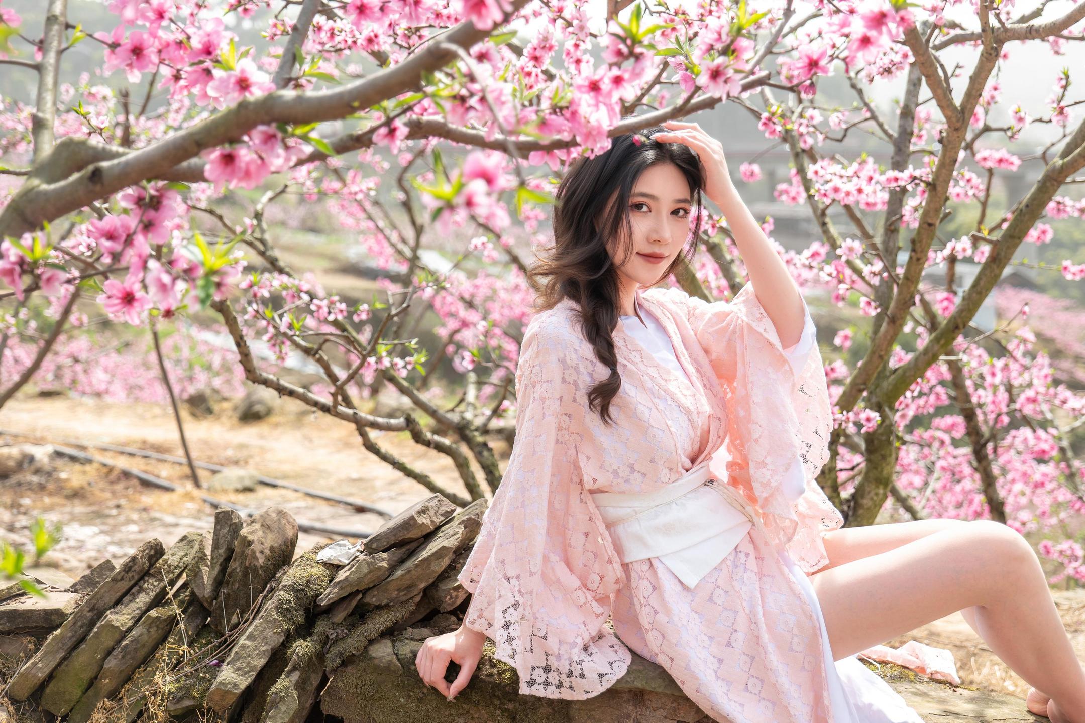 [私房] 年年Nnian - 漫花：樱花古风外景与和风私房交织 柔美氛围下的大尺度呈现 86P