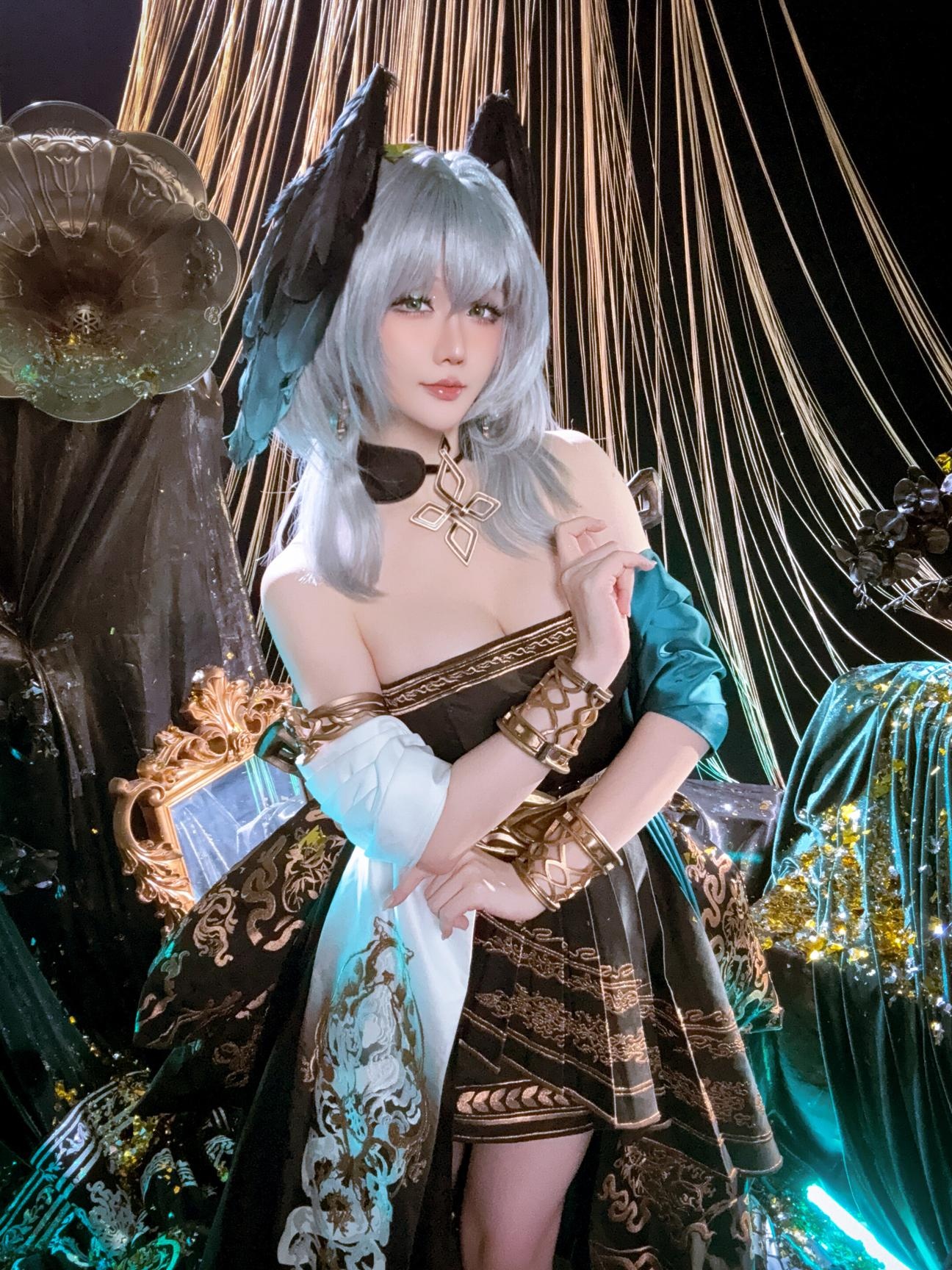 [costume hóa trang] 星之迟迟Hoshilily - 明日方舟 霍尔海雅: Váy đen vàng hở vai, tóc bạc, ngực đẹp và đùi quyến rũ 35P