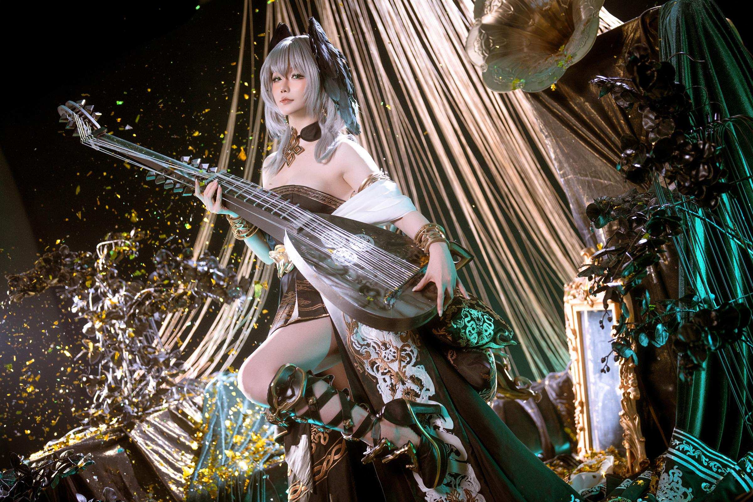 [costume hóa trang] 星之迟迟Hoshilily - 明日方舟 霍尔海雅: Váy đen vàng hở vai, tóc bạc, ngực đẹp và đùi quyến rũ 35P