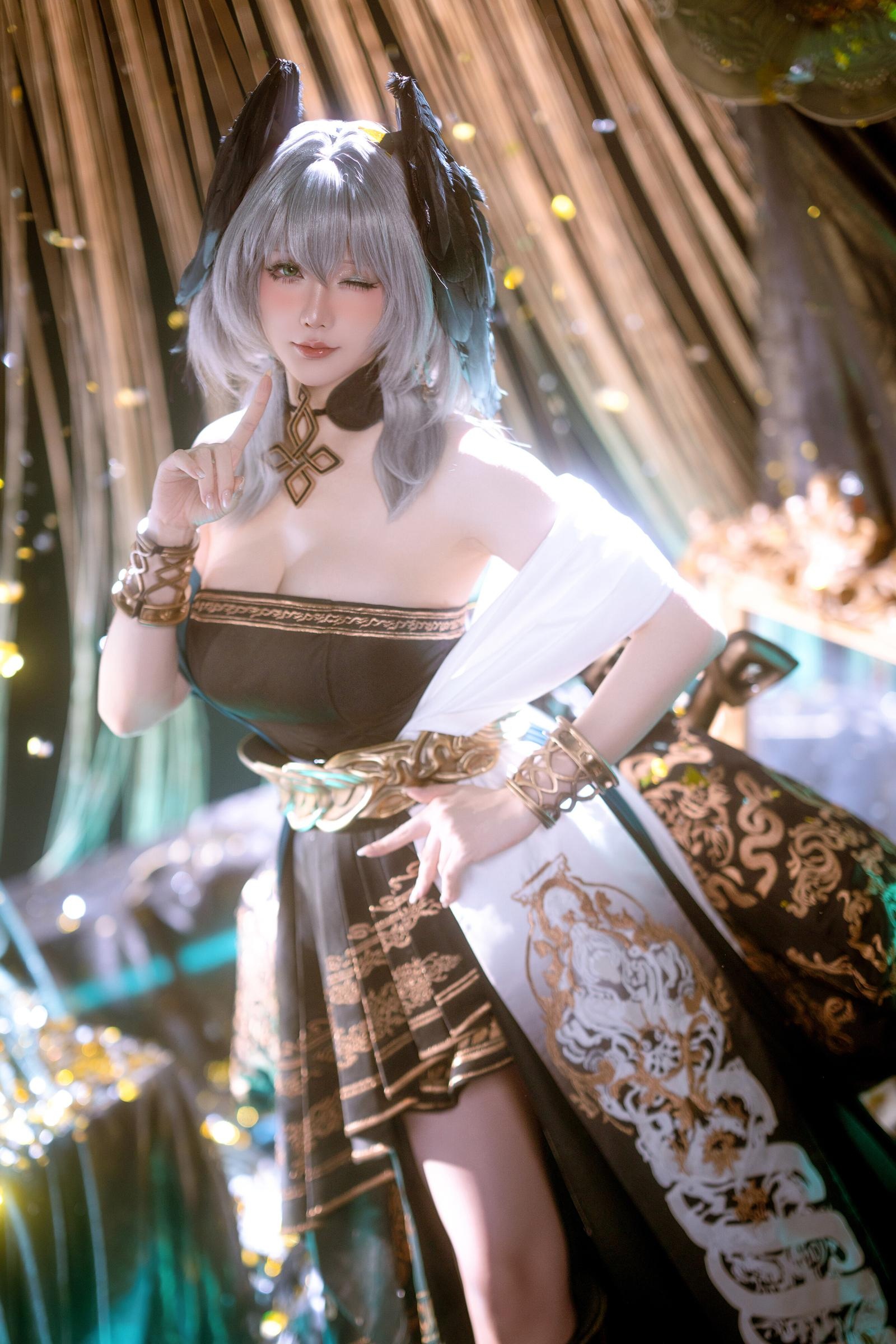 [costume hóa trang] 星之迟迟Hoshilily - 明日方舟 霍尔海雅: Váy đen vàng hở vai, tóc bạc, ngực đẹp và đùi quyến rũ 35P