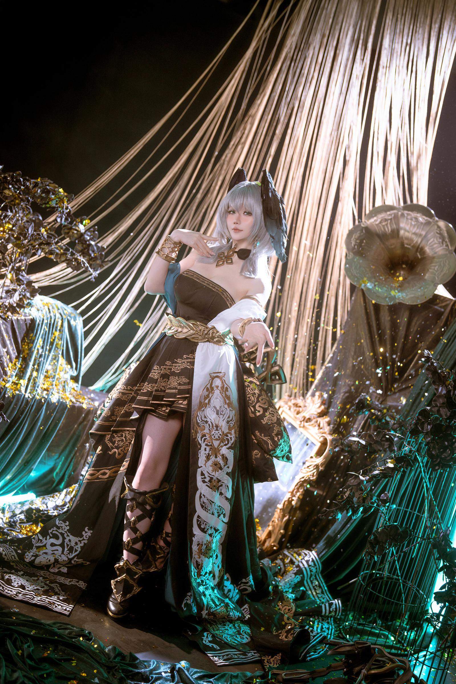 [costume hóa trang] 星之迟迟Hoshilily - 明日方舟 霍尔海雅: Váy đen vàng hở vai, tóc bạc, ngực đẹp và đùi quyến rũ 35P