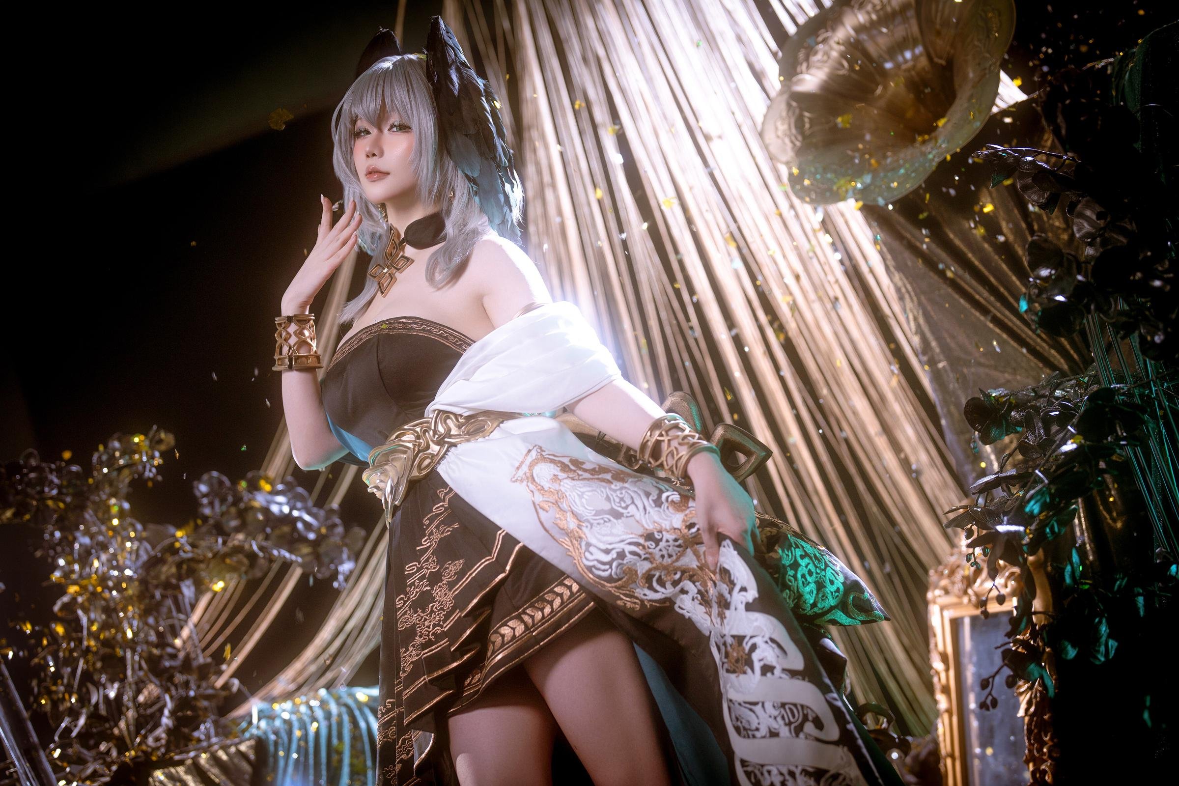 [costume hóa trang] 星之迟迟Hoshilily - 明日方舟 霍尔海雅: Váy đen vàng hở vai, tóc bạc, ngực đẹp và đùi quyến rũ 35P