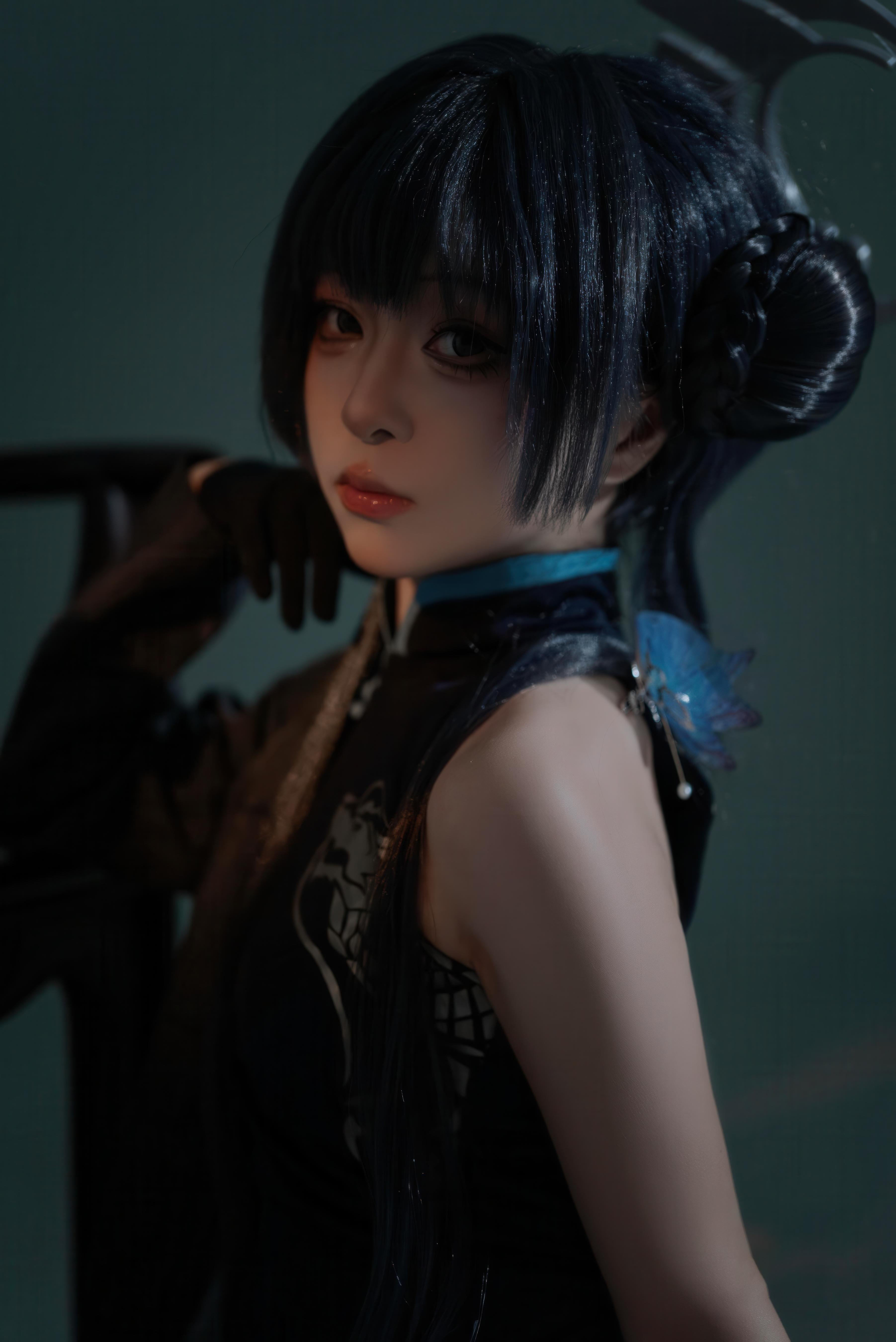 [cosplay] 矢量鱼 - 蔚蓝档案 龙华妃咲：中式旗袍造型与蓝蝶元素交织 冷艳气质下的角色还原 24P