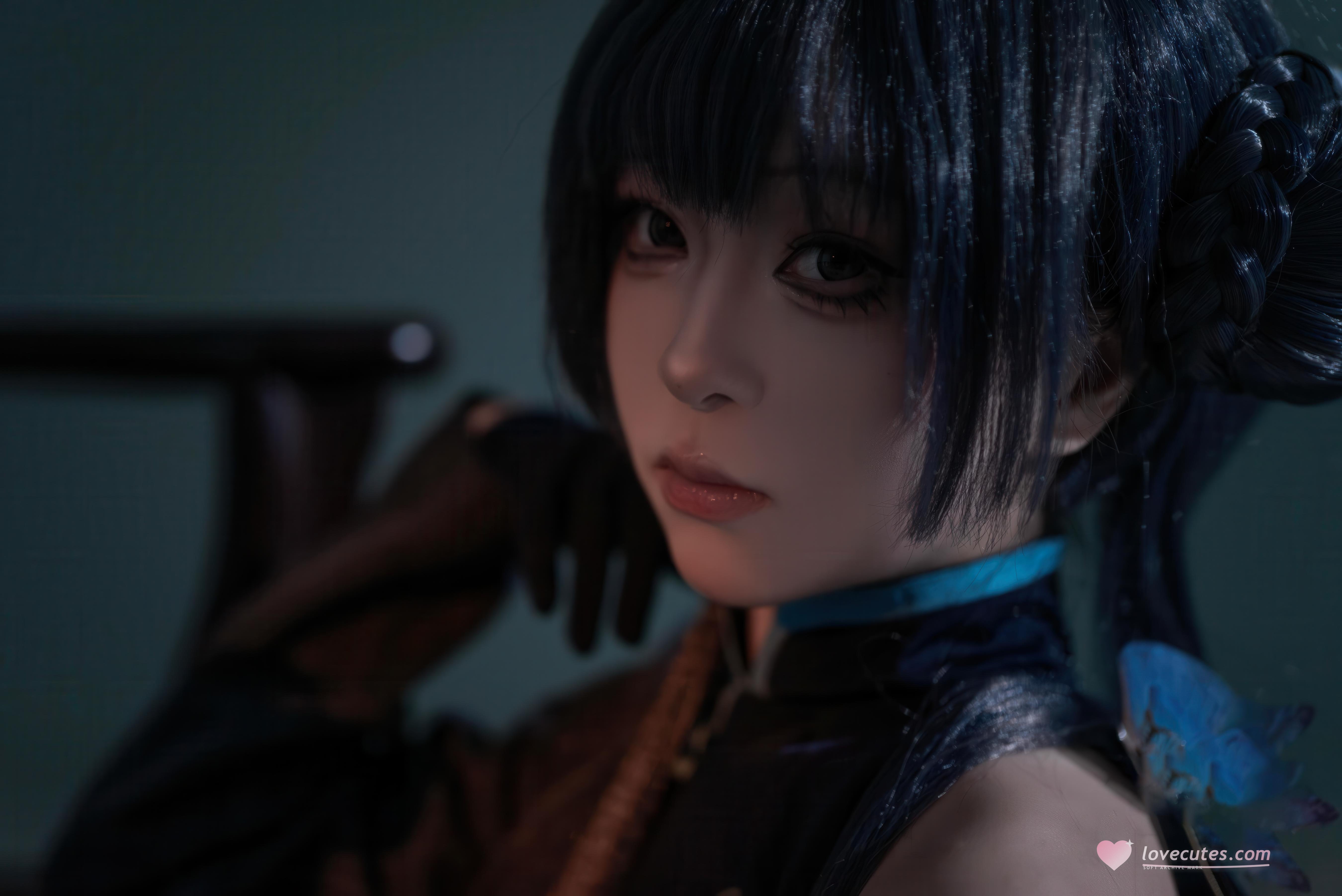 [cosplay] 矢量鱼 - 蔚蓝档案 龙华妃咲：中式旗袍造型与蓝蝶元素交织 冷艳气质下的角色还原 24P