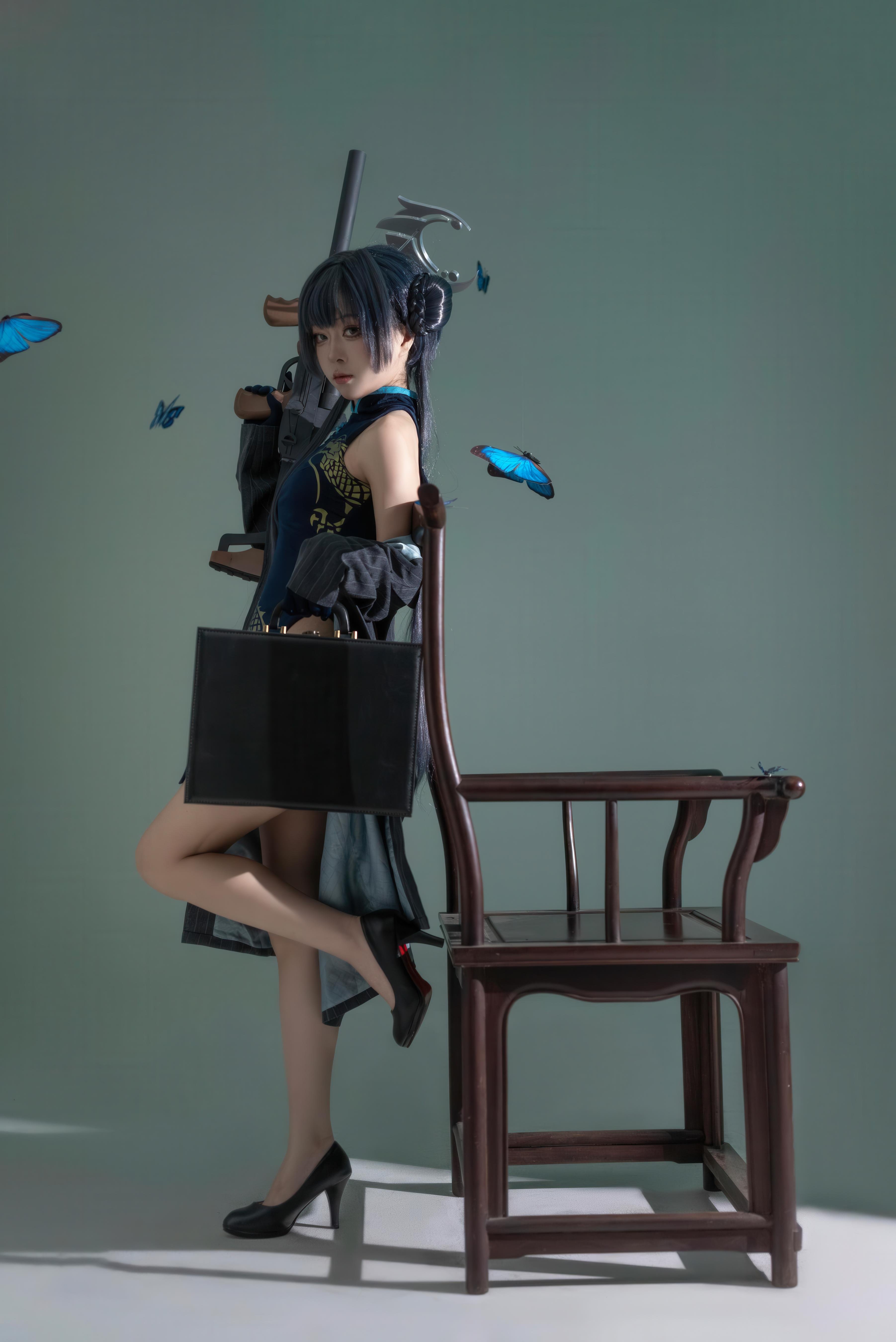 [cosplay] 矢量鱼 - 蔚蓝档案 龙华妃咲：中式旗袍造型与蓝蝶元素交织 冷艳气质下的角色还原 24P