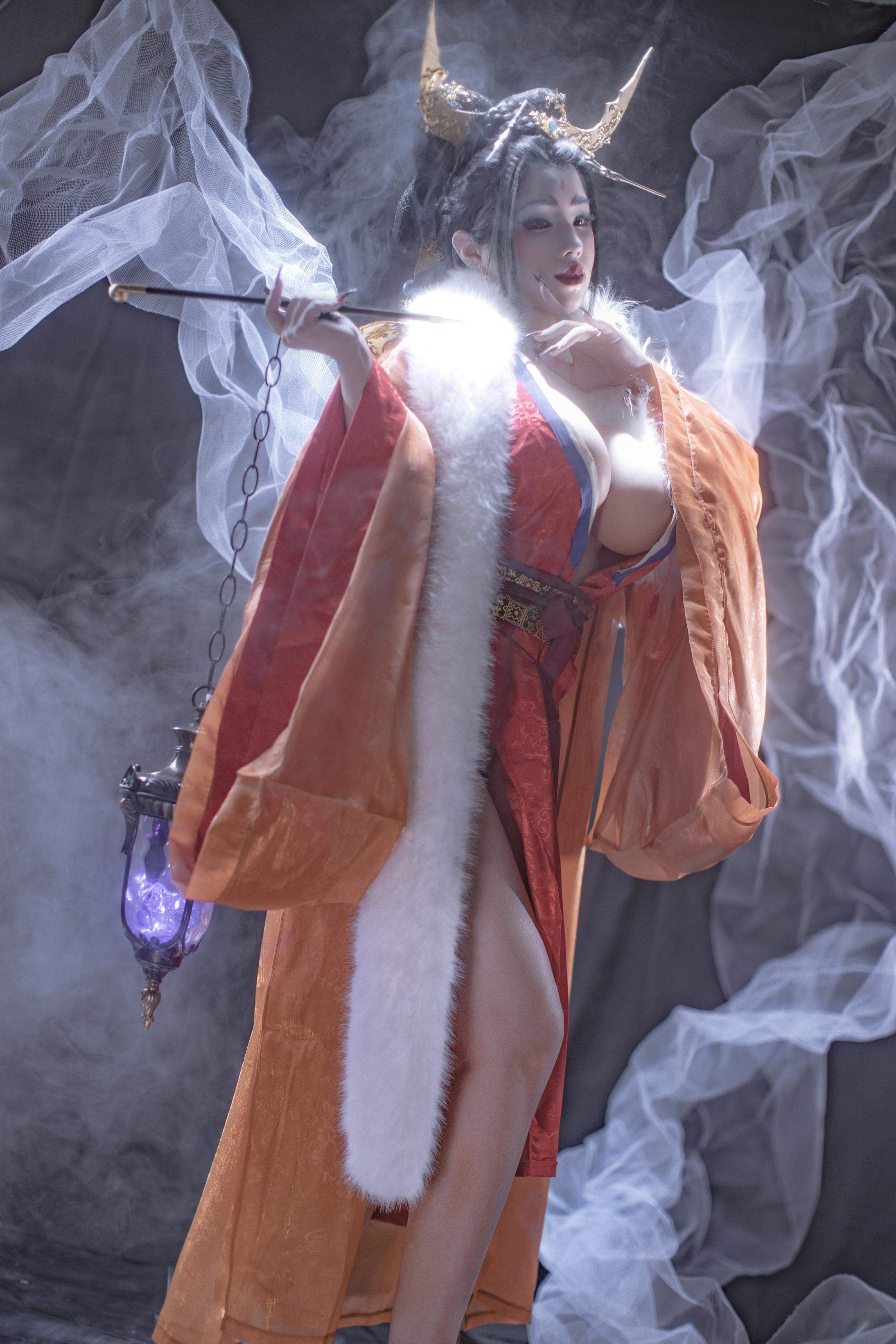 [cosplay] 钛合金TiTi - 无常狐：烟雾缭绕下的狐系古风造型 妖冶冷艳气质与华丽服饰呈现 91P