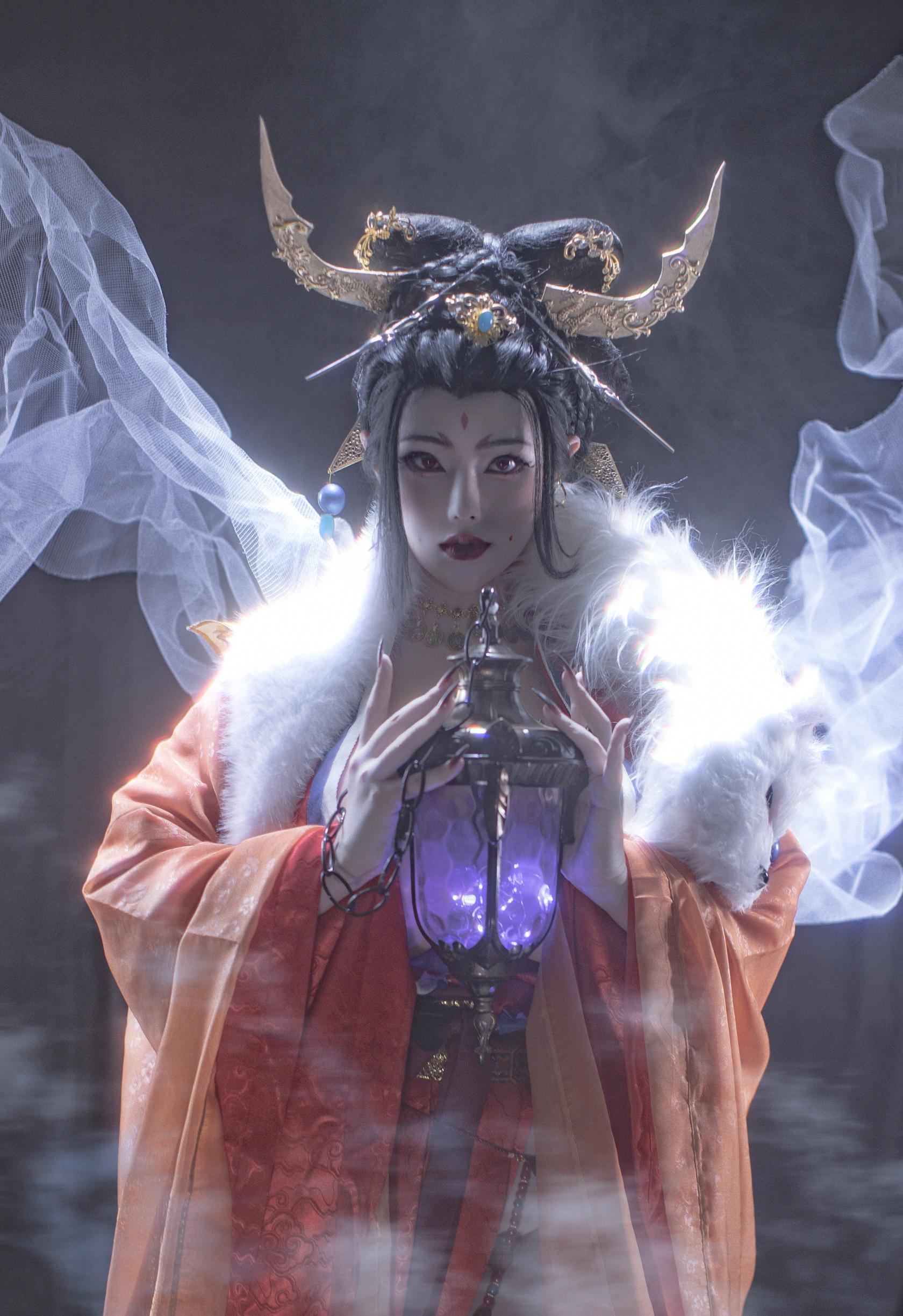 [cosplay] 钛合金TiTi - 无常狐：烟雾缭绕下的狐系古风造型 妖冶冷艳气质与华丽服饰呈现 91P