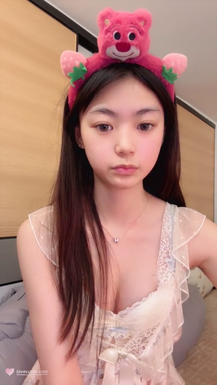 [写真] 小佳宝 - 校花级小美女付费首秀：居家自拍白色睡裙 女仆头饰 51P1G4V