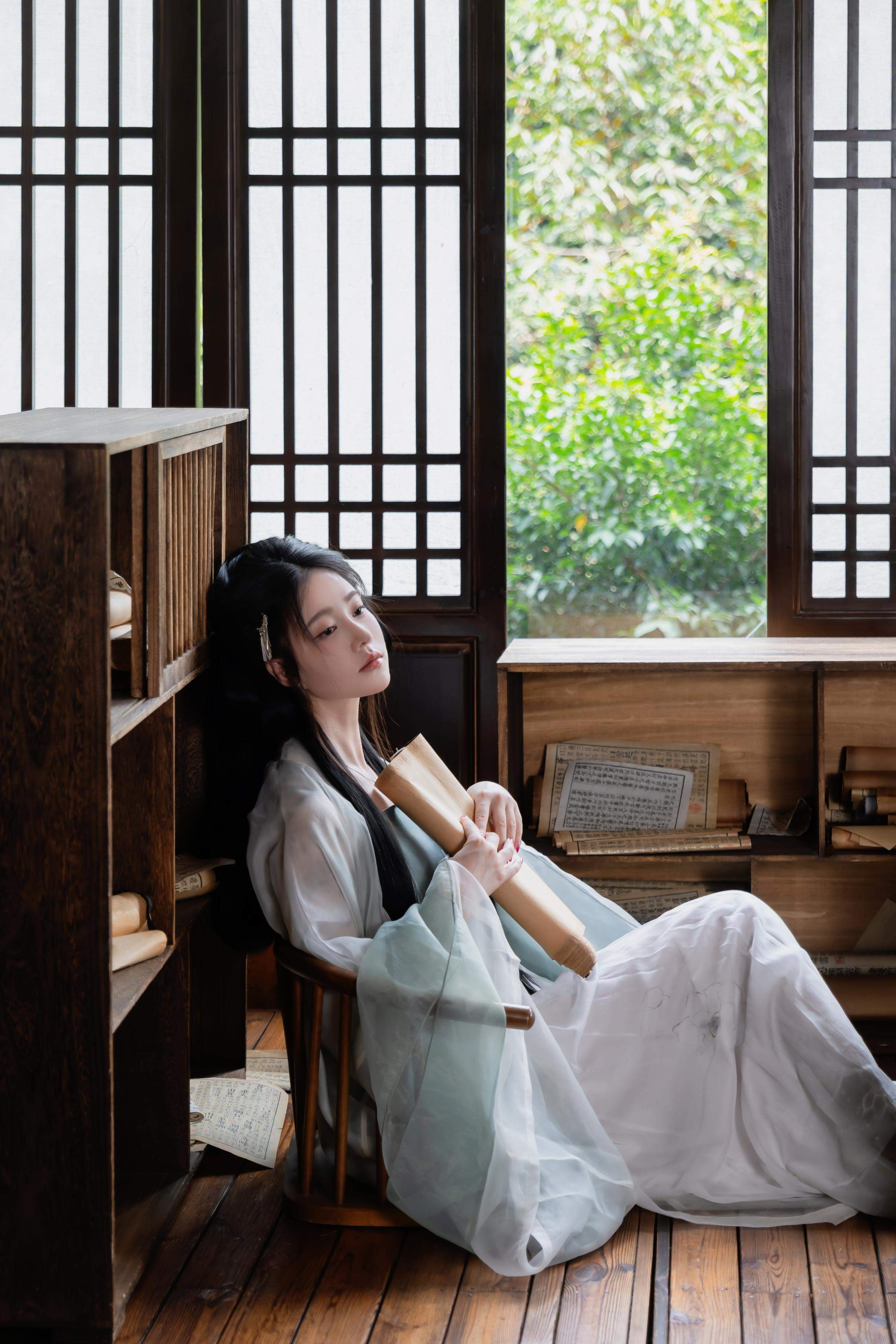 [写真] 年年Nnian - 浣溪沙：轻透薄纱汉服低胸美胸 木窗茶室古风 80P