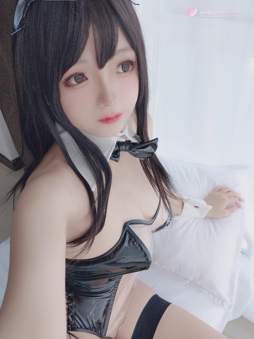 [私房] 日奈娇 - 透明兔女郎自拍：透明PVC兔女郎真空露胸 翘臀高跟自拍 40P