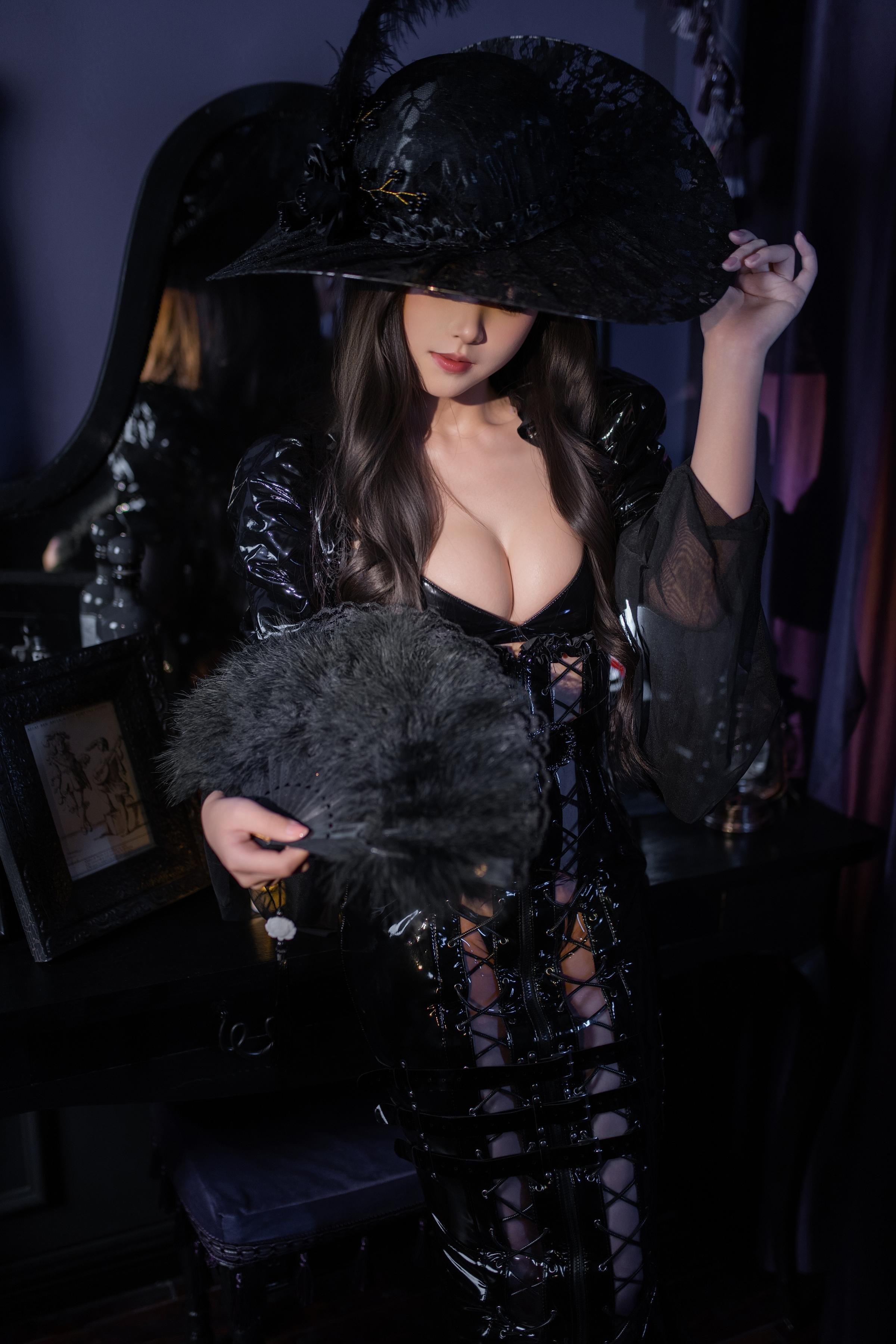 [私房] Bangni邦尼 - 莉莉丝：暗黑女巫高衩漆皮裙 露臀私密视角大尺度 82P