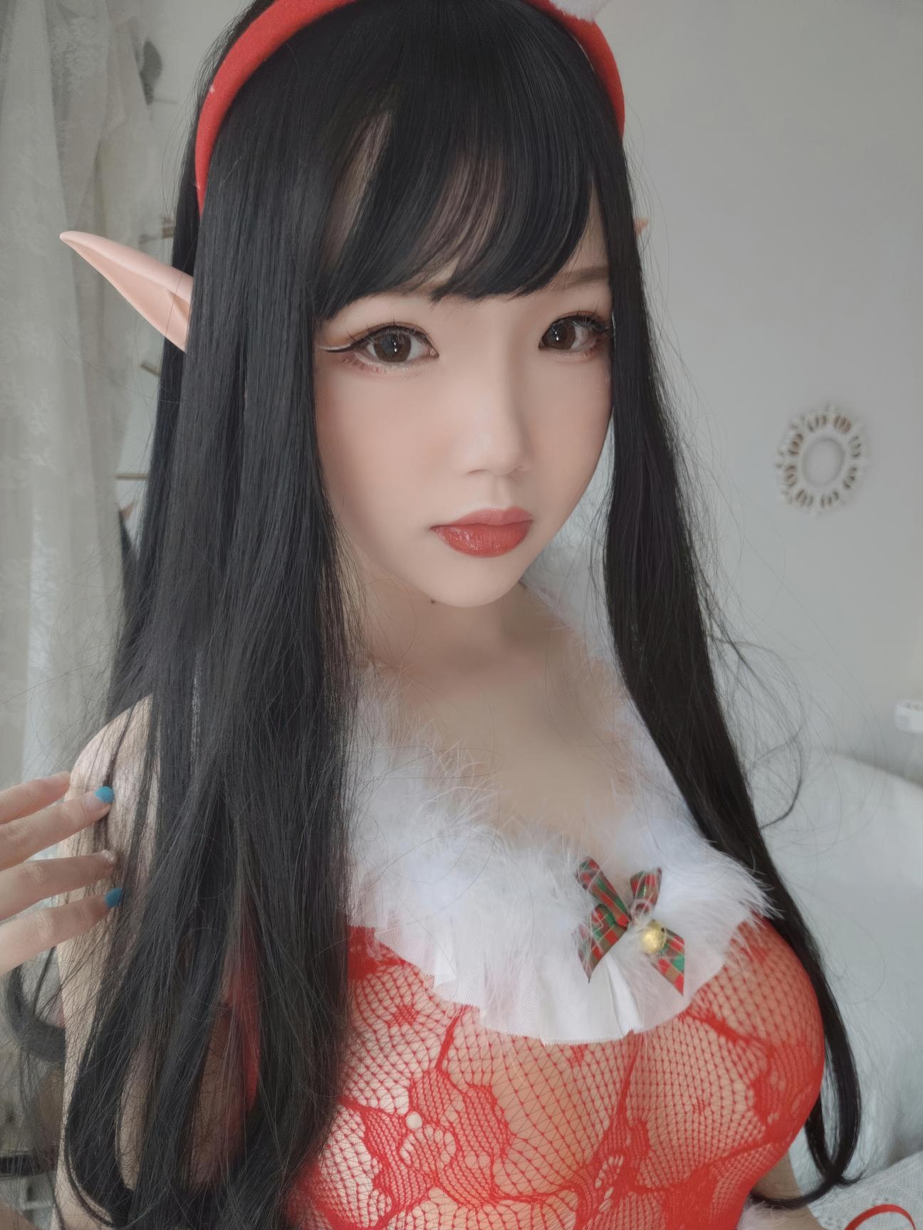 [私房] 雪晴Astra - クリスマス自撮り：赤いレース下着と網タイツの美尻美脚 140P