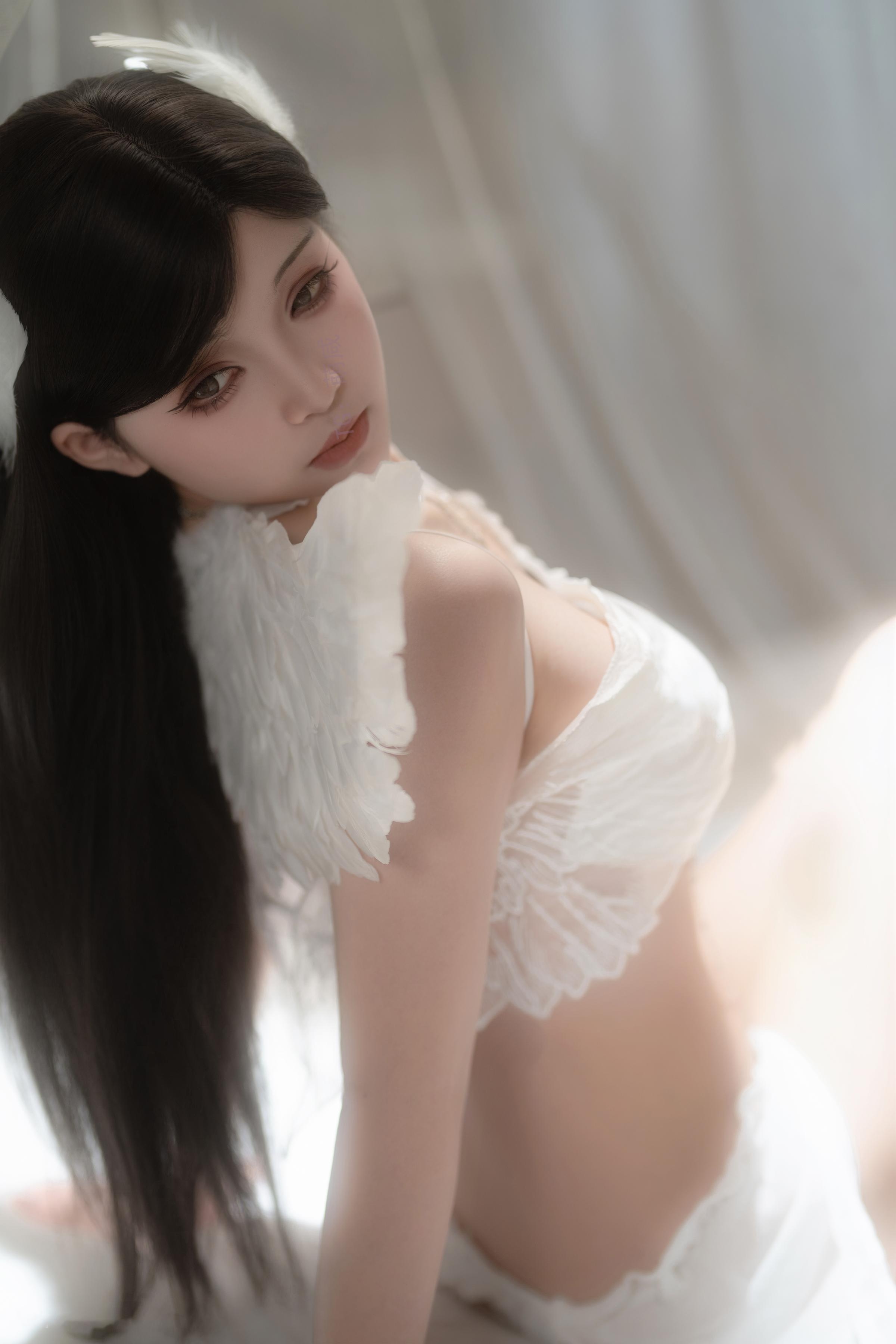 [私房] Bangni邦尼 - 天使：白色蕾丝内衣天使翅膀 白虎露穴美腿 81P4V