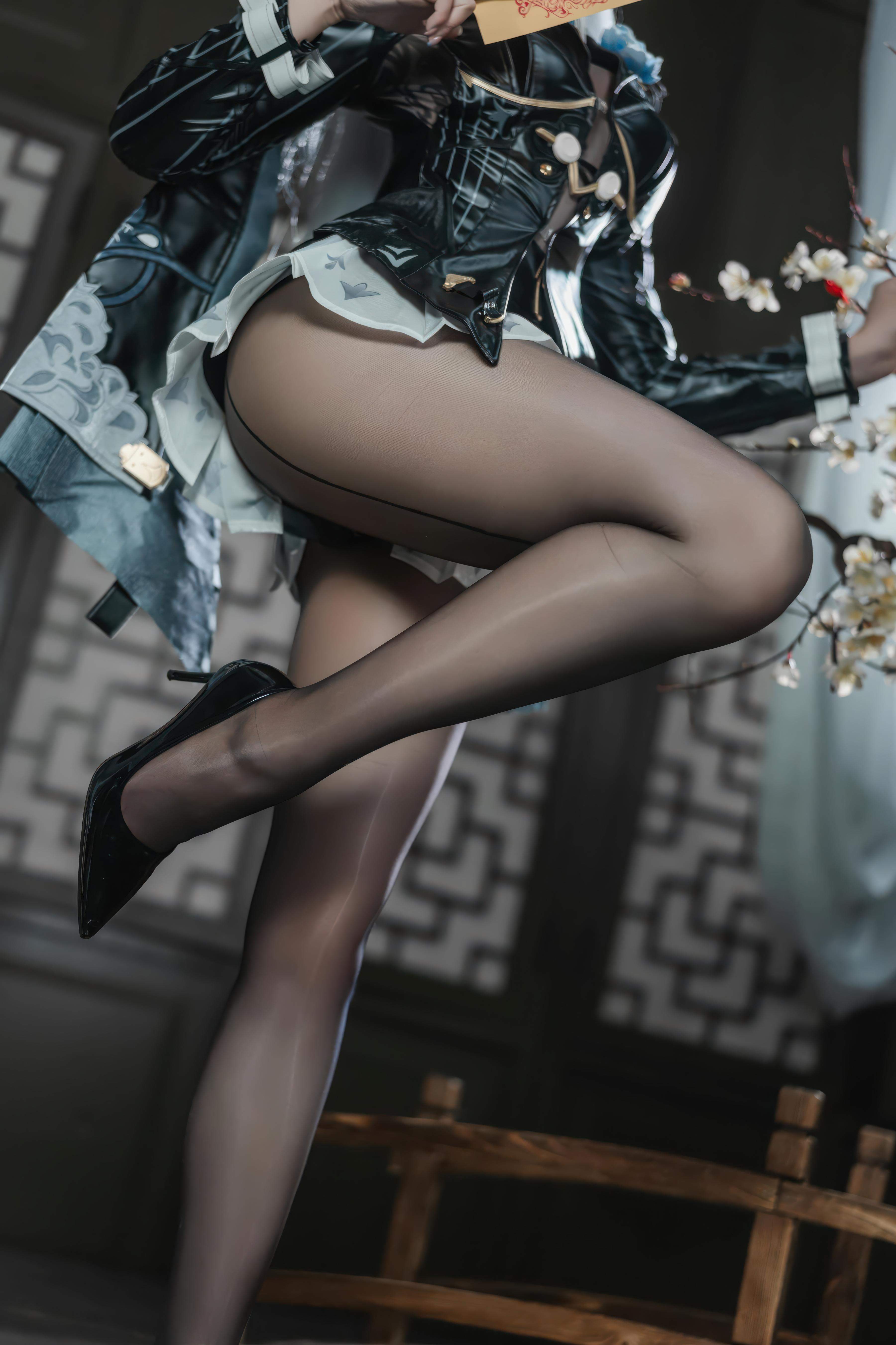 [cosplay] Natsuko夏夏子 - 绝区零 仪玄：黑丝高跟紧身衣 美腿翘臀露穴 87P